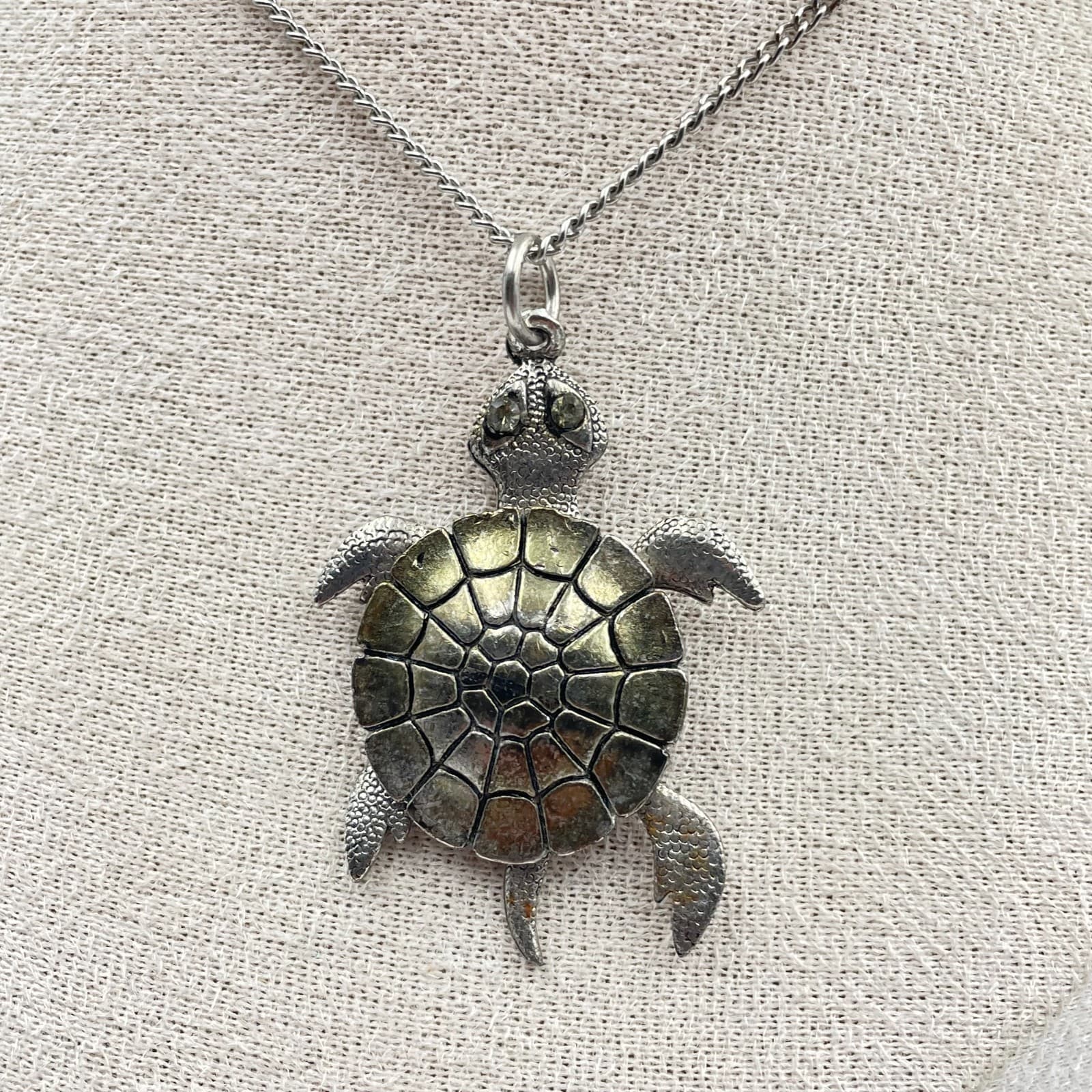 Vintage Articulated Sea Turtle Pendant Necklace Moving Legs Silver Tone Chain - Thumbnail 2
