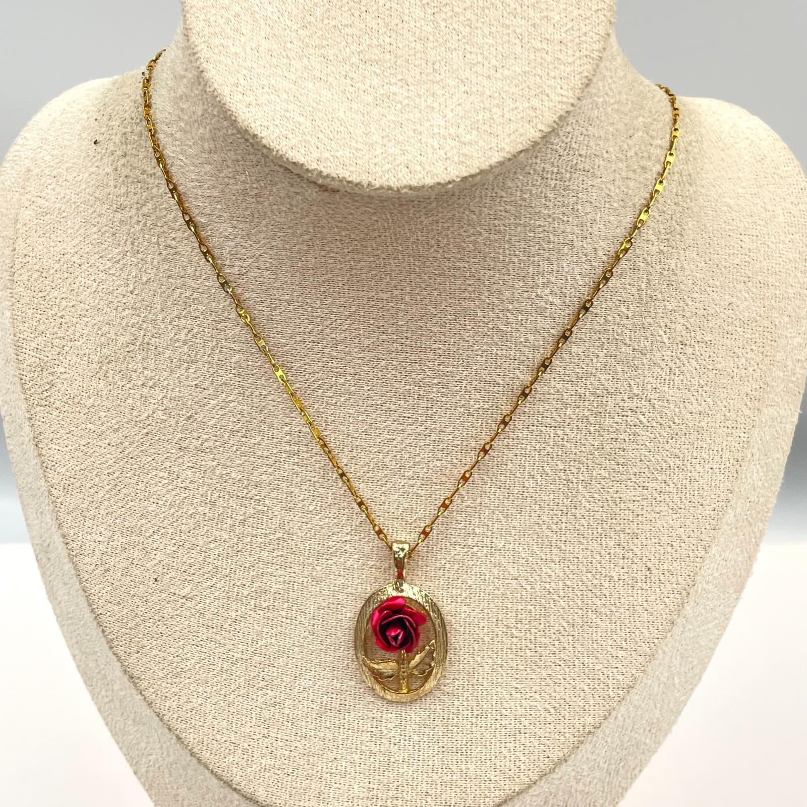 Vintage Gold Tone Red Enamel Rose Pendant Necklace 20" Oval Flower Jewelry Gift - Image 1