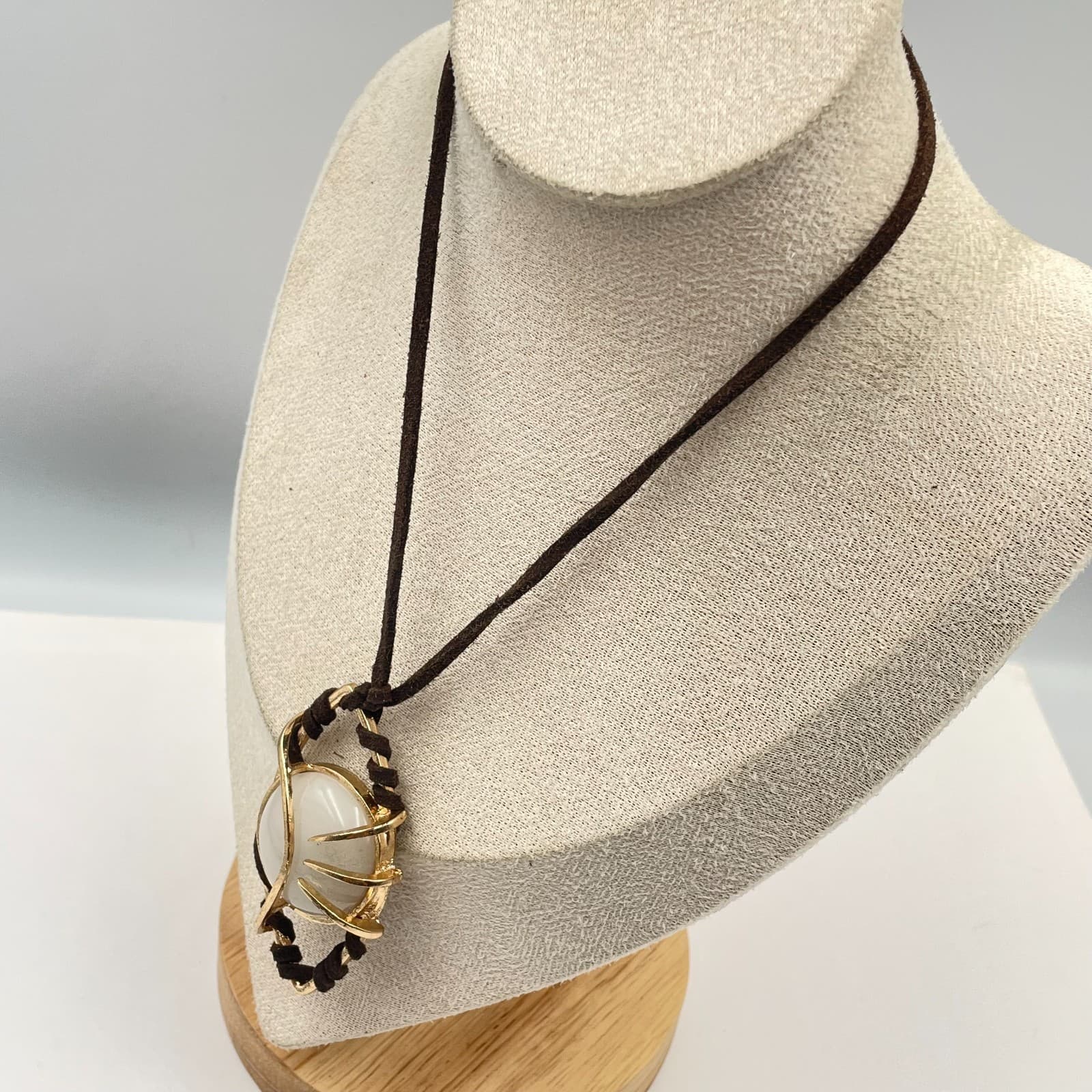 Vtg Boho Gold Tone White Moonstone Pendant Brown Faux Suede Cord Wrap Necklace - Thumbnail 6