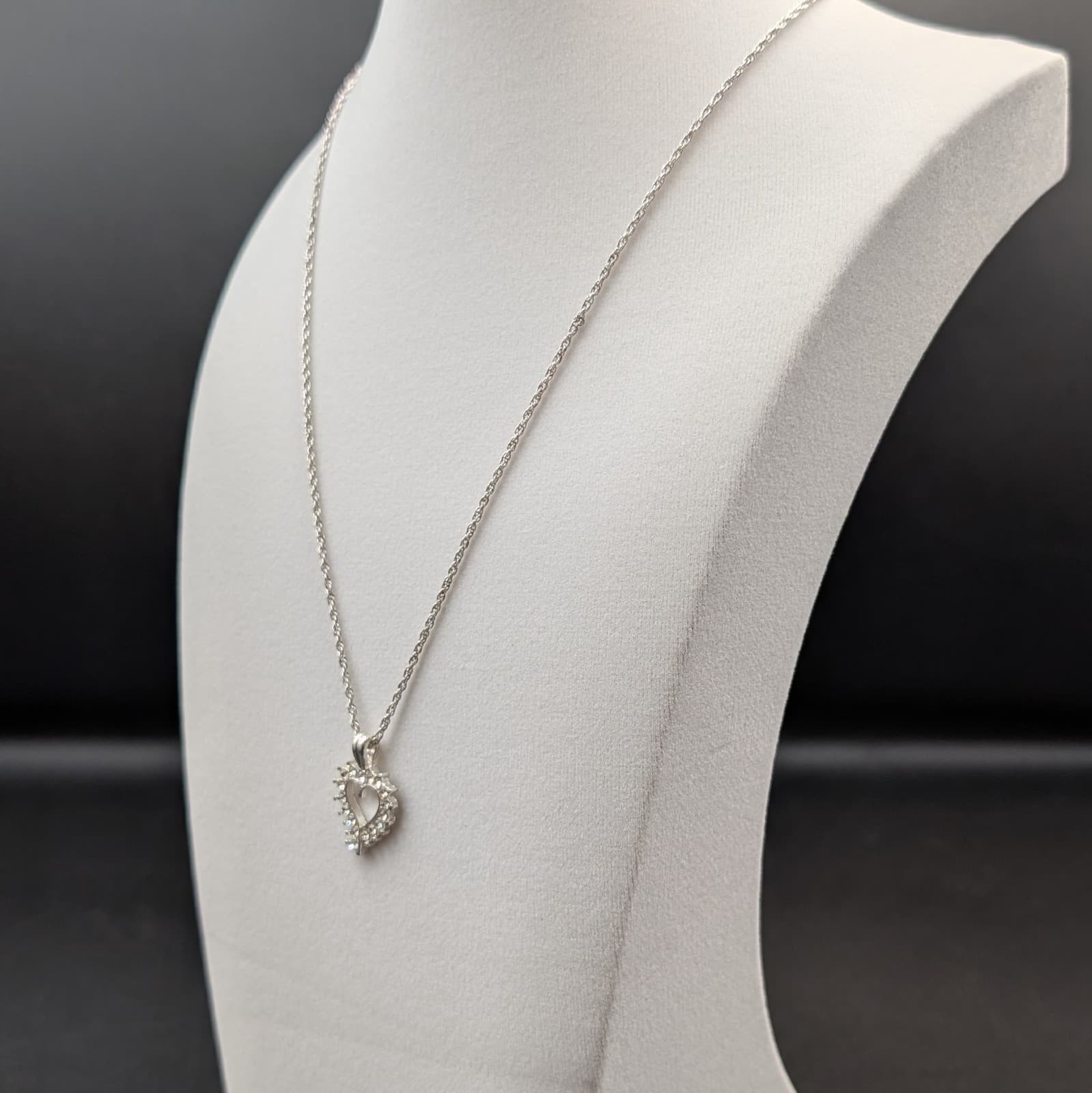 Vintage Silver Rhinestone Heart Pendant Necklace Dainty Sparkle 20in - Thumbnail 4