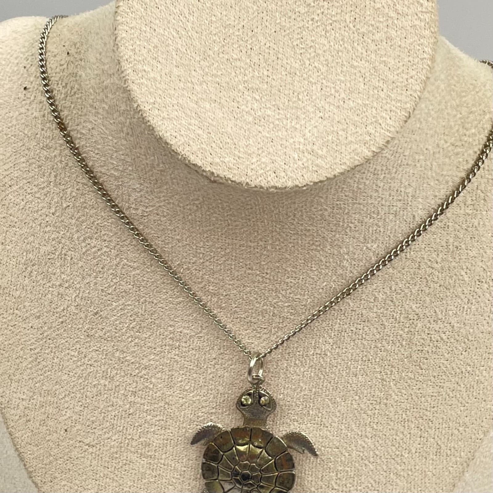 Vintage Articulated Sea Turtle Pendant Necklace Moving Legs Silver Tone Chain - Thumbnail 3