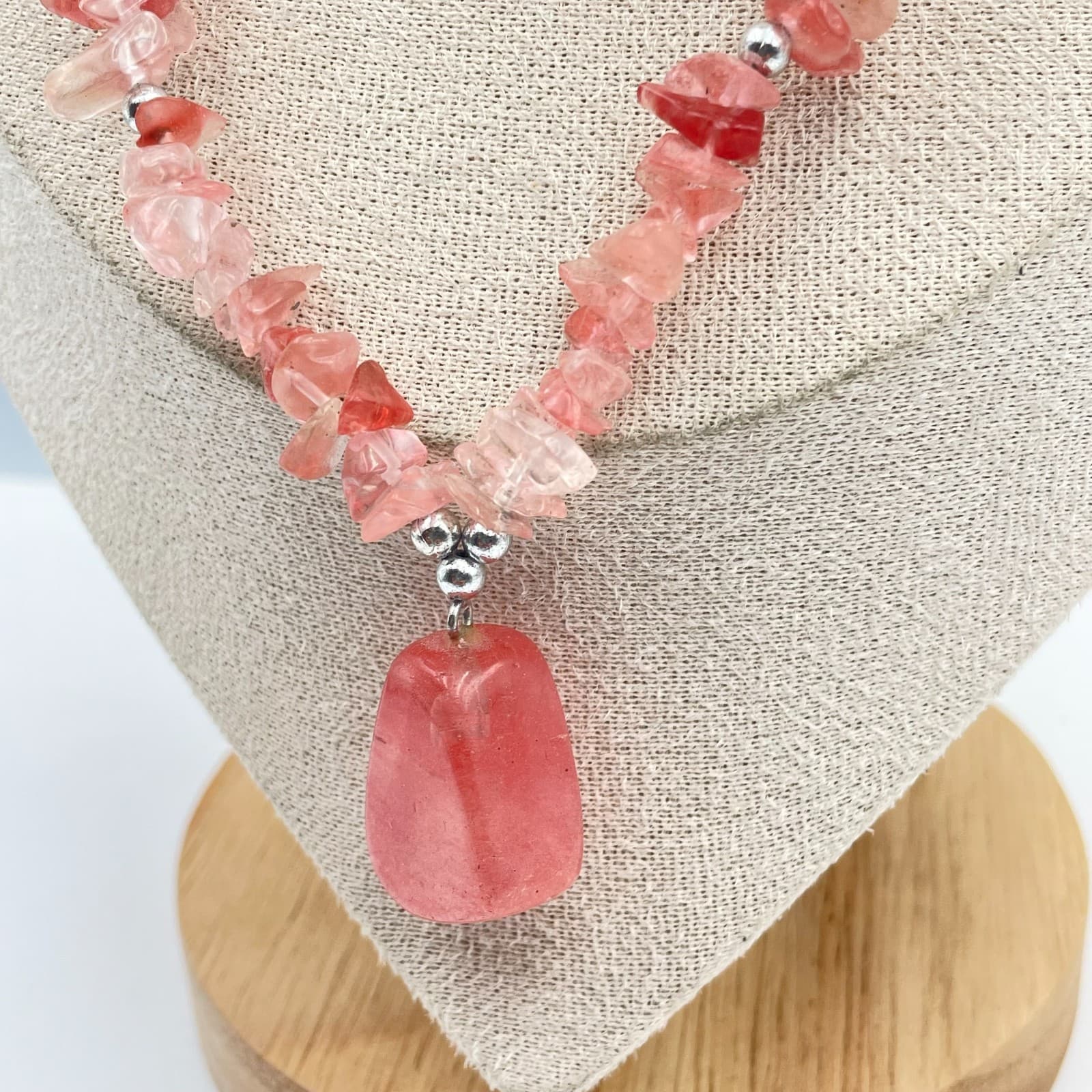 Vtg Pink Strawberry Quartz Necklace Natural Stone Chip Bead Pendant Barrel Clasp - Thumbnail 3