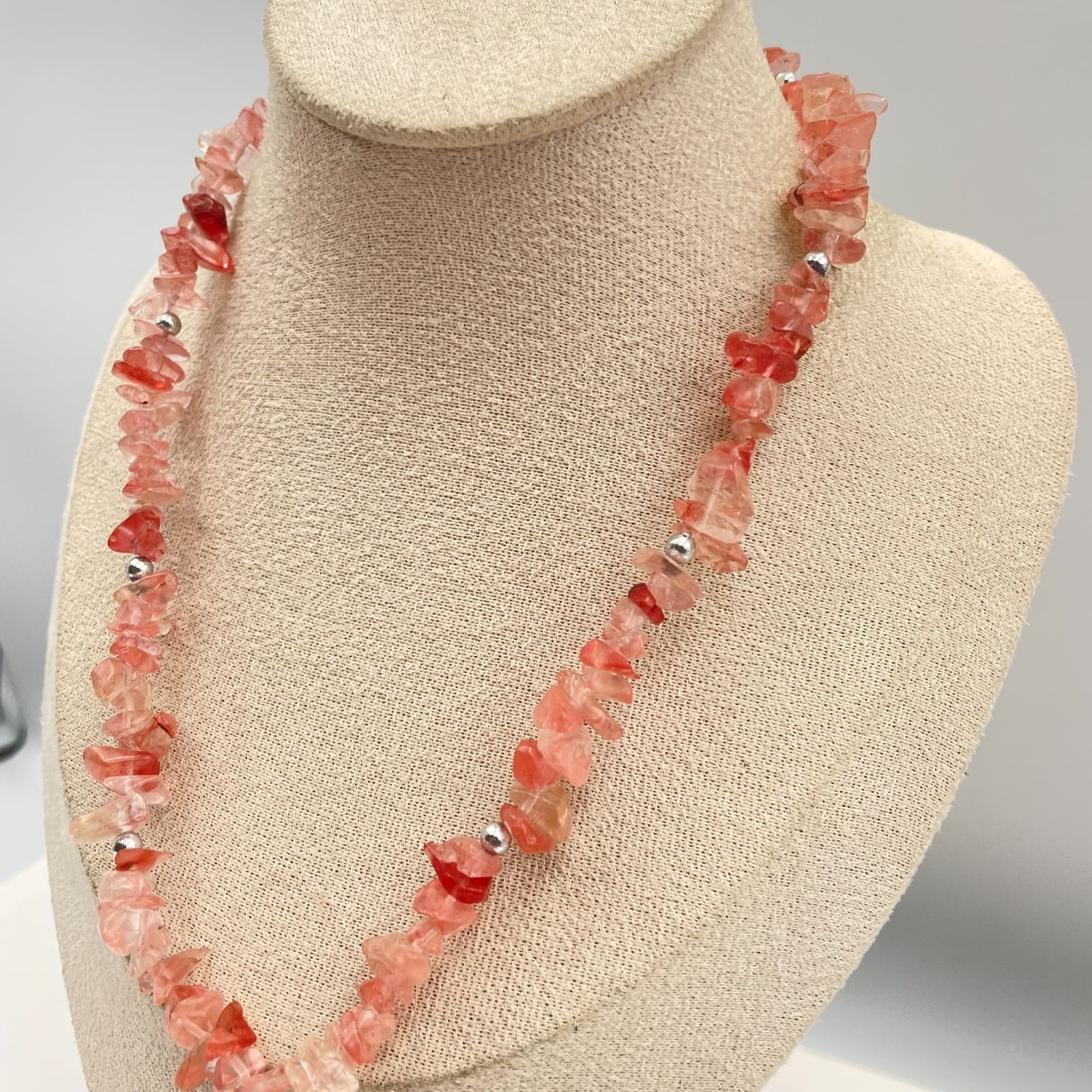 Vtg Pink Strawberry Quartz Necklace Natural Stone Chip Bead Pendant Barrel Clasp - Thumbnail 2