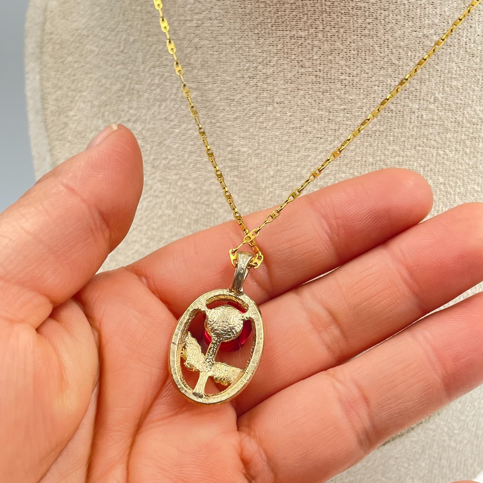Vintage Gold Tone Red Enamel Rose Pendant Necklace 20" Oval Flower Jewelry Gift - Thumbnail 6