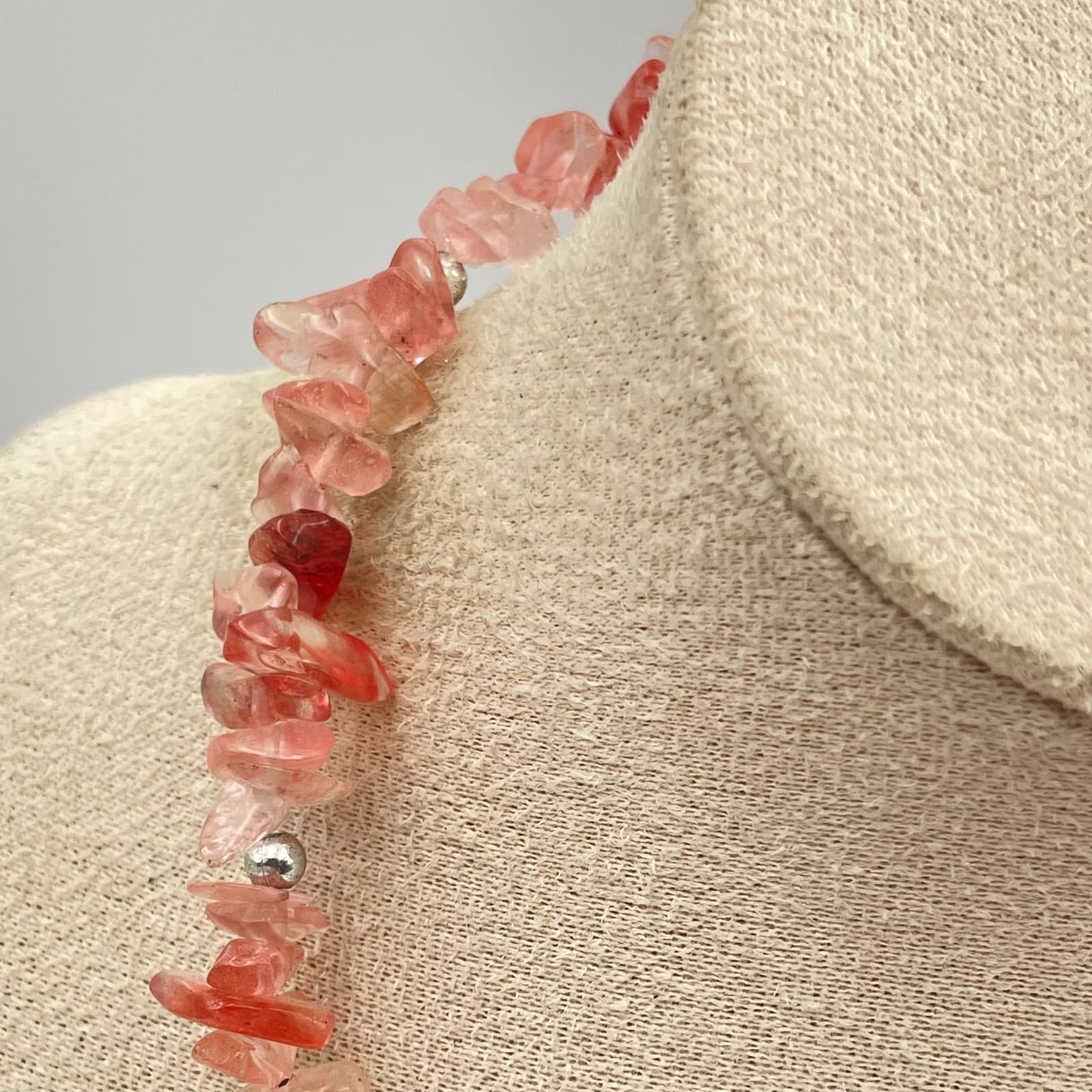 Vtg Pink Strawberry Quartz Necklace Natural Stone Chip Bead Pendant Barrel Clasp - Thumbnail 4