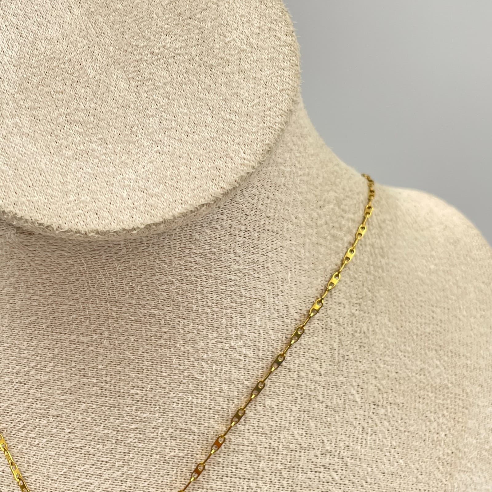 Vintage Gold Tone Red Enamel Rose Pendant Necklace 20" Oval Flower Jewelry Gift - Thumbnail 4