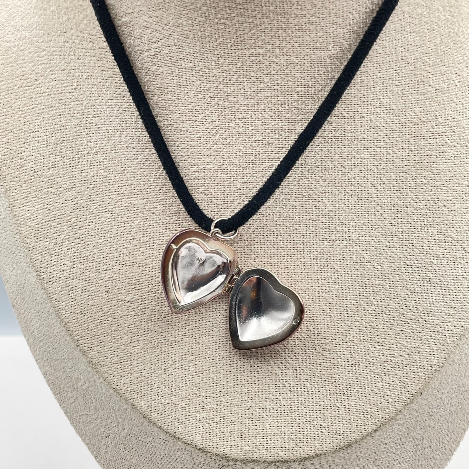 Vintage Silver Heart Locket Choker Necklace Rhinestone Crystal Black Cord Y2K - Thumbnail 4