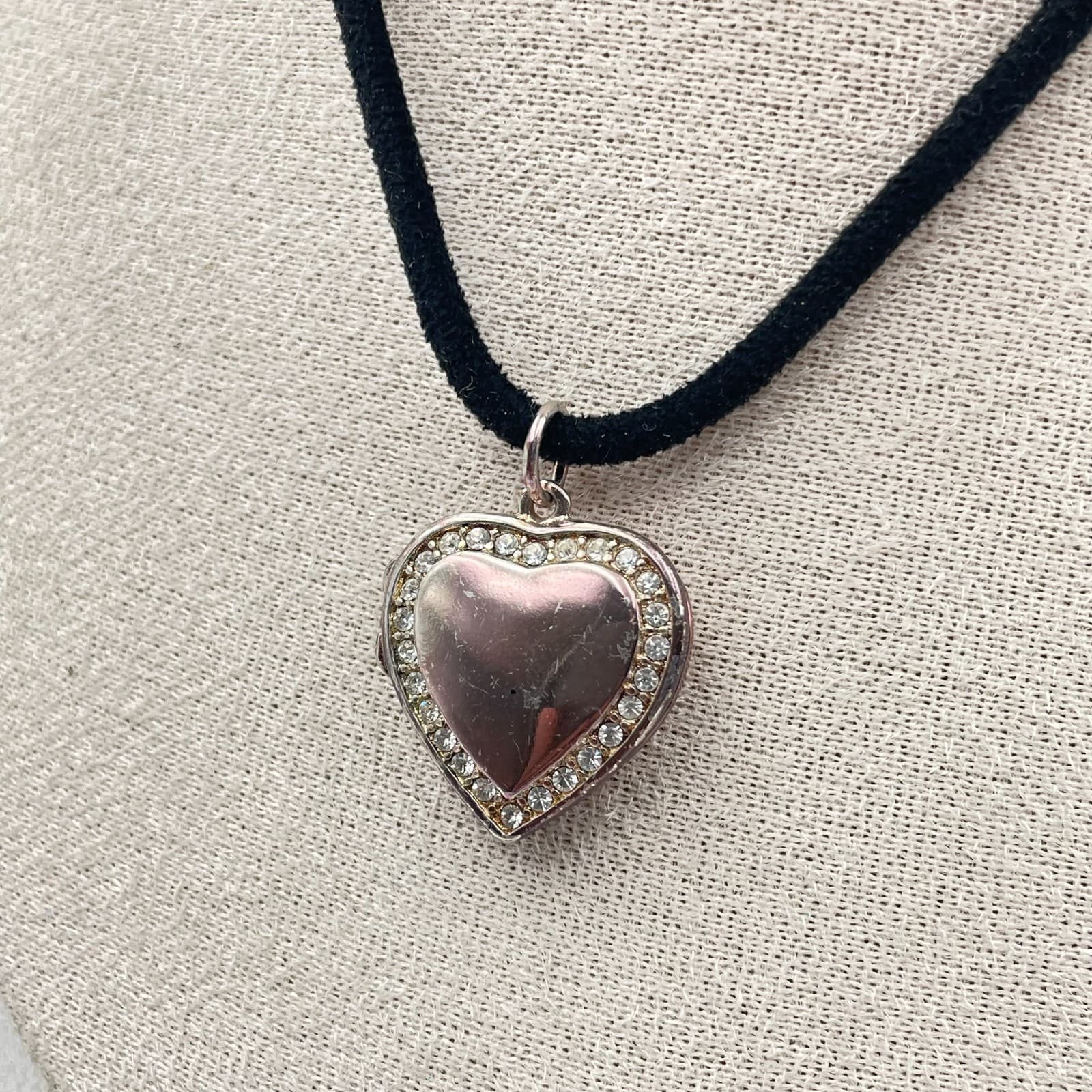 Vintage Silver Heart Locket Choker Necklace Rhinestone Crystal Black Cord Y2K - Thumbnail 3