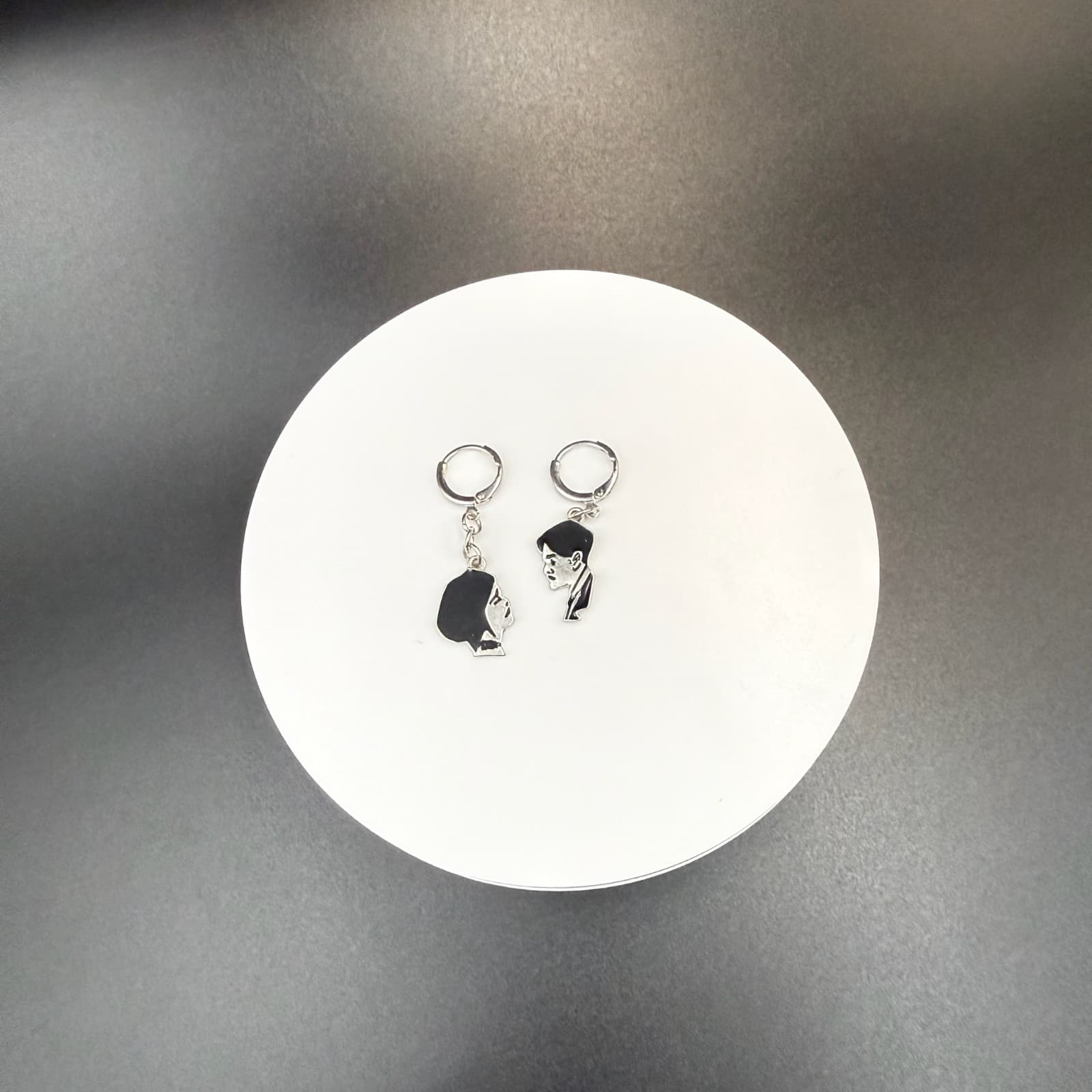 Vintage Silver-Tone Enamel Mia Wallace & Vincent Vega Couple Classic Dangle - Thumbnail 8