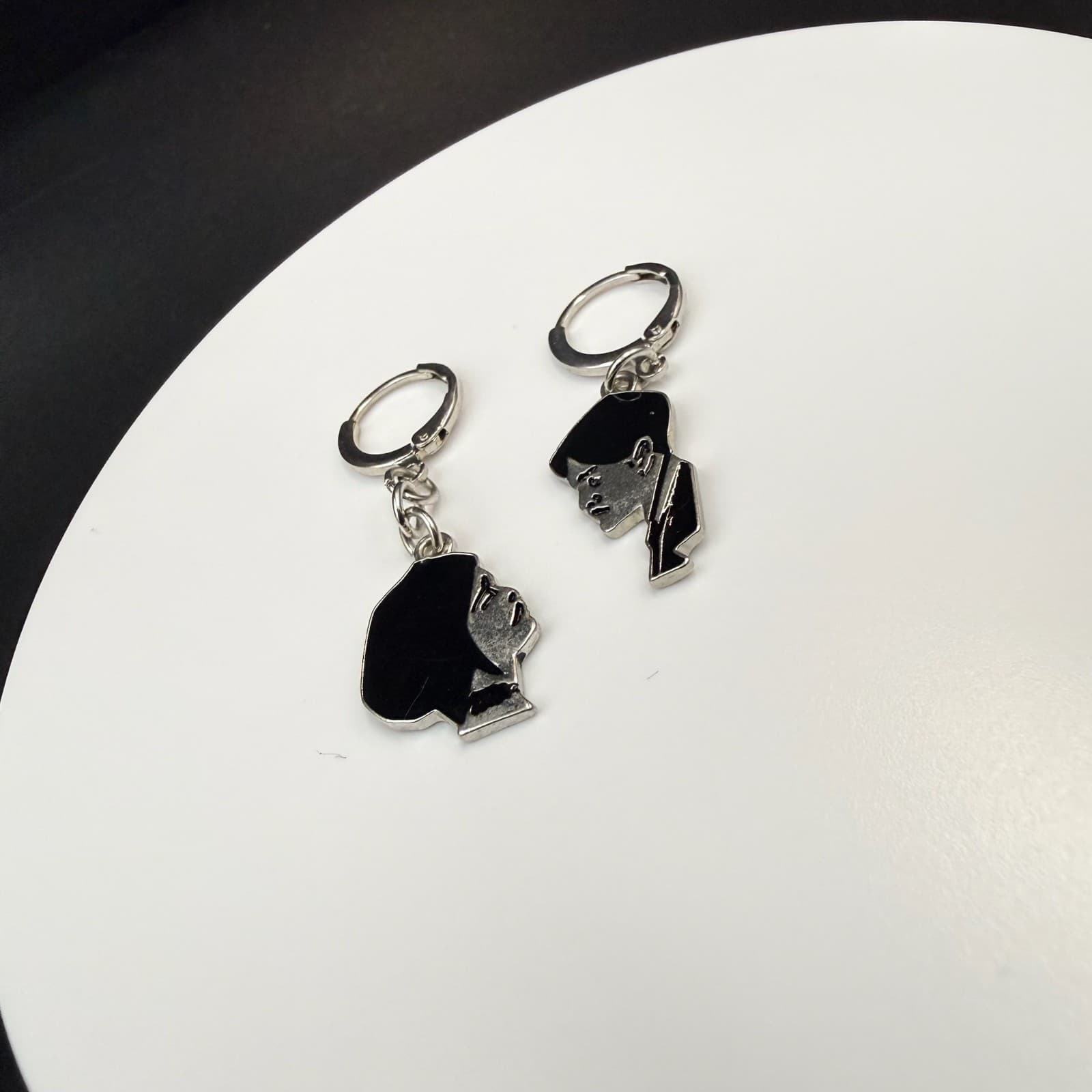 Vintage Silver-Tone Enamel Mia Wallace & Vincent Vega Couple Classic Dangle - Thumbnail 7