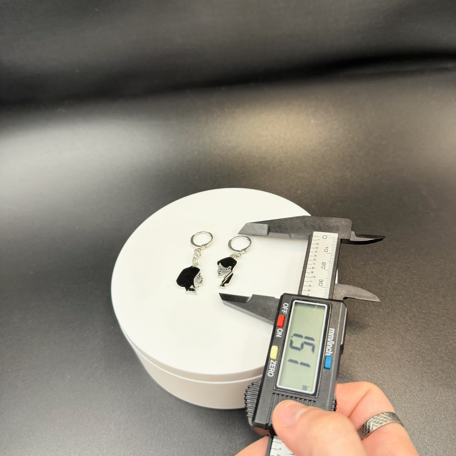 Vintage Silver-Tone Enamel Mia Wallace & Vincent Vega Couple Classic Dangle - Thumbnail 12