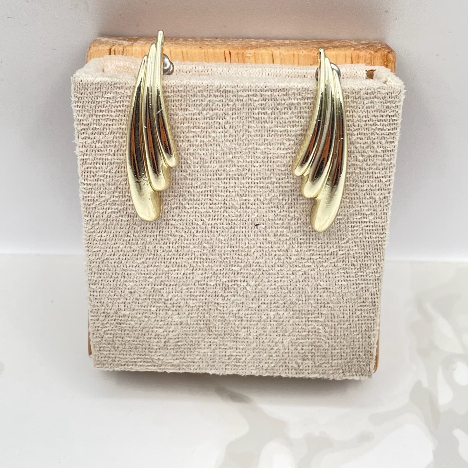 Vintage VTG Gold Tone Dangle Earrings Shiny Abstract Wing Mid-Century Modern - Thumbnail 10