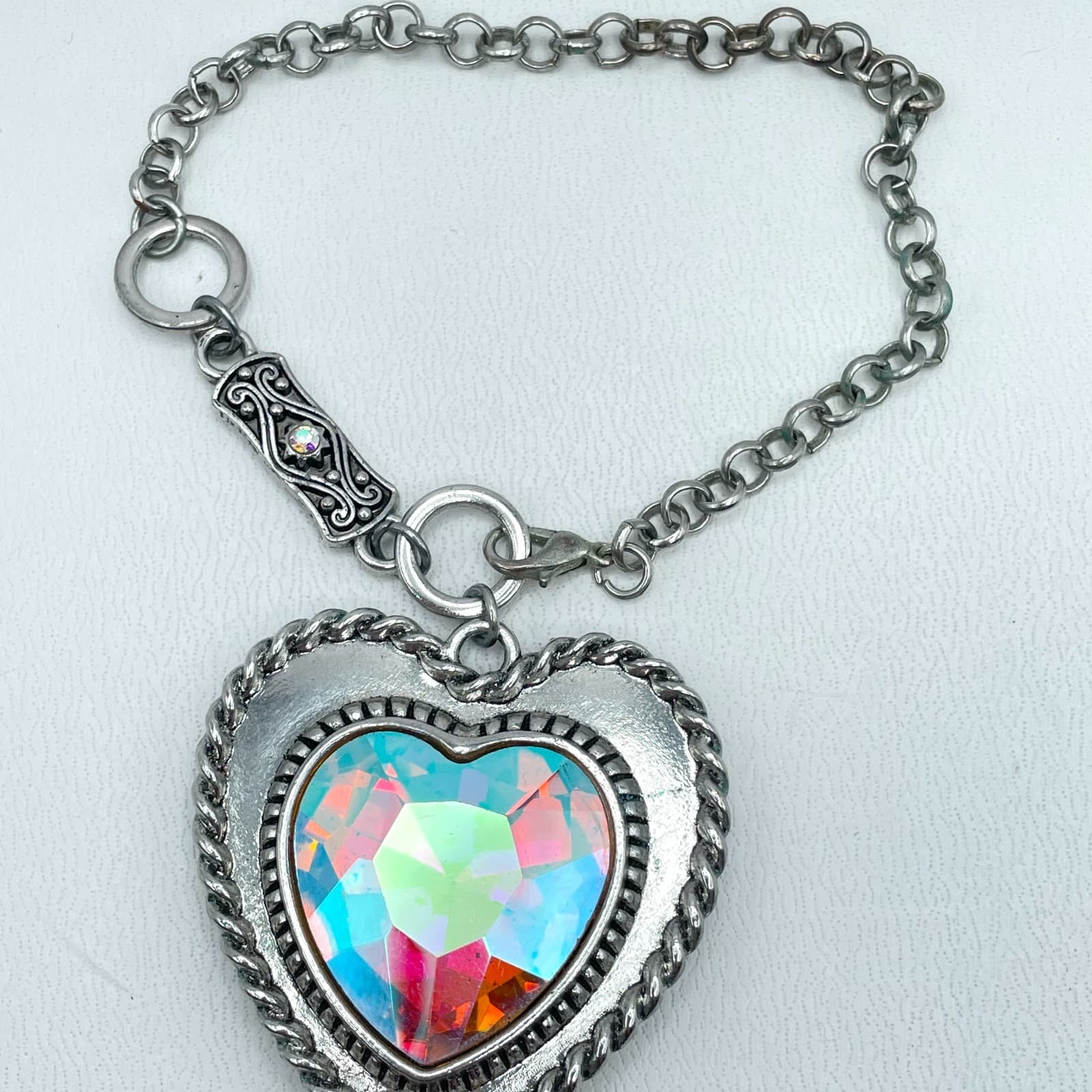Vintage 90s Silver Tone Rope Border Iridescent Heart Charm Bracelet Jewelry - Image 1