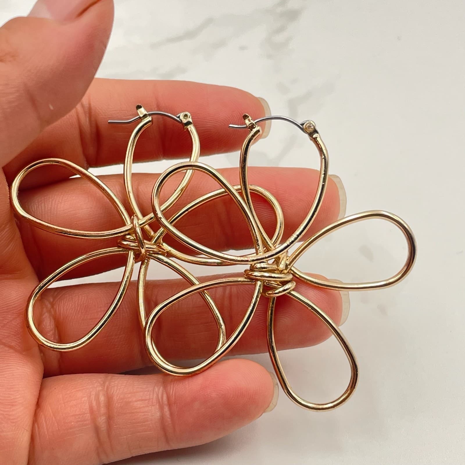 Vintage VTG Gold Tone Wire Flower Hoop Earrings Pierced Dangle Fashion Jewelry - Thumbnail 3