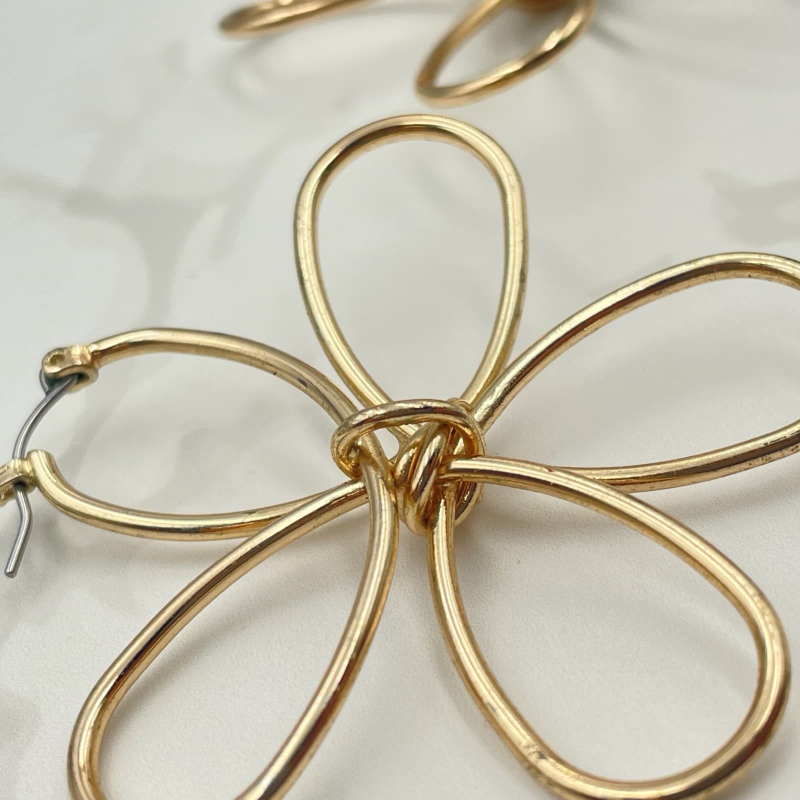 Vintage VTG Gold Tone Wire Flower Hoop Earrings Pierced Dangle Fashion Jewelry - Thumbnail 11