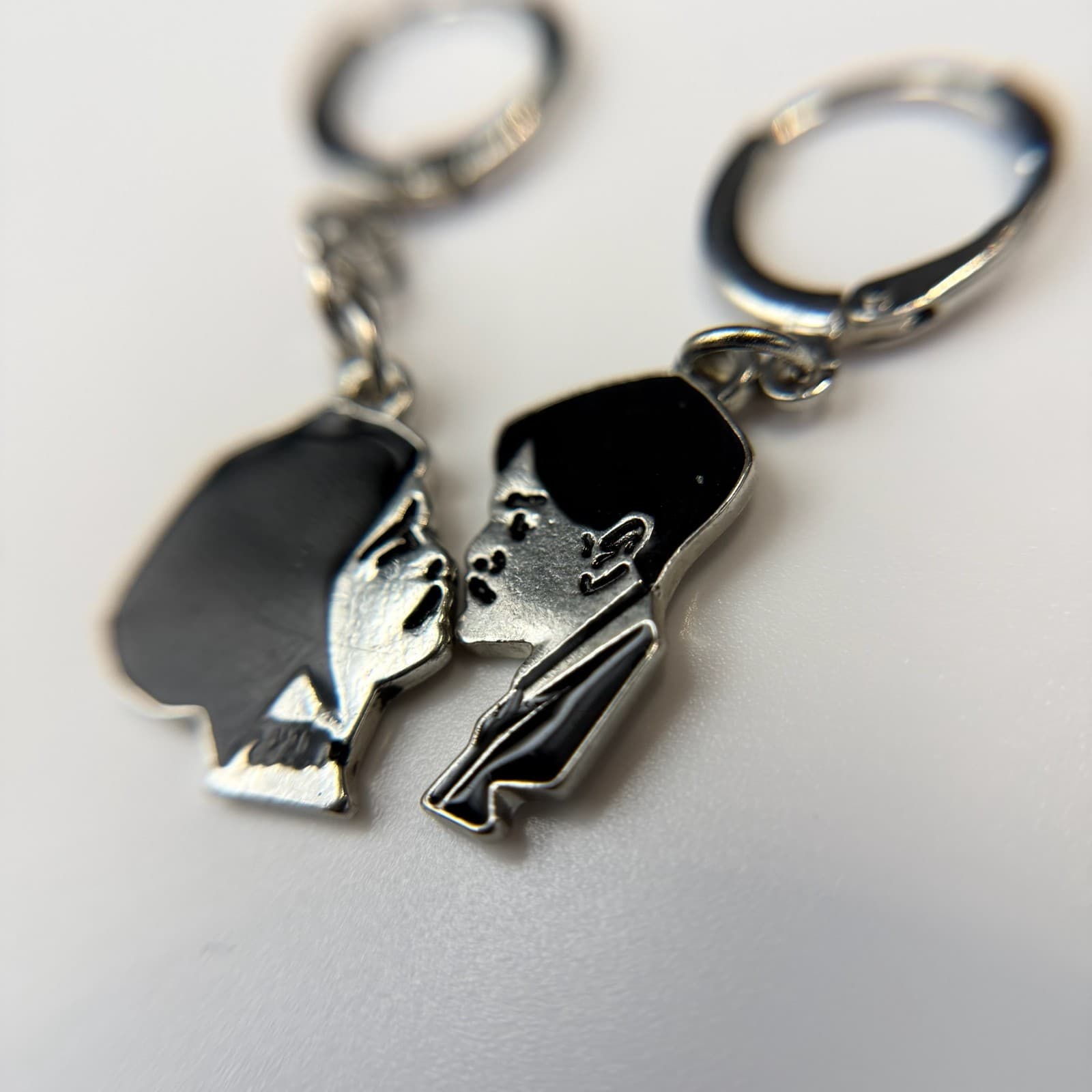 Vintage Silver-Tone Enamel Mia Wallace & Vincent Vega Couple Classic Dangle - Thumbnail 11