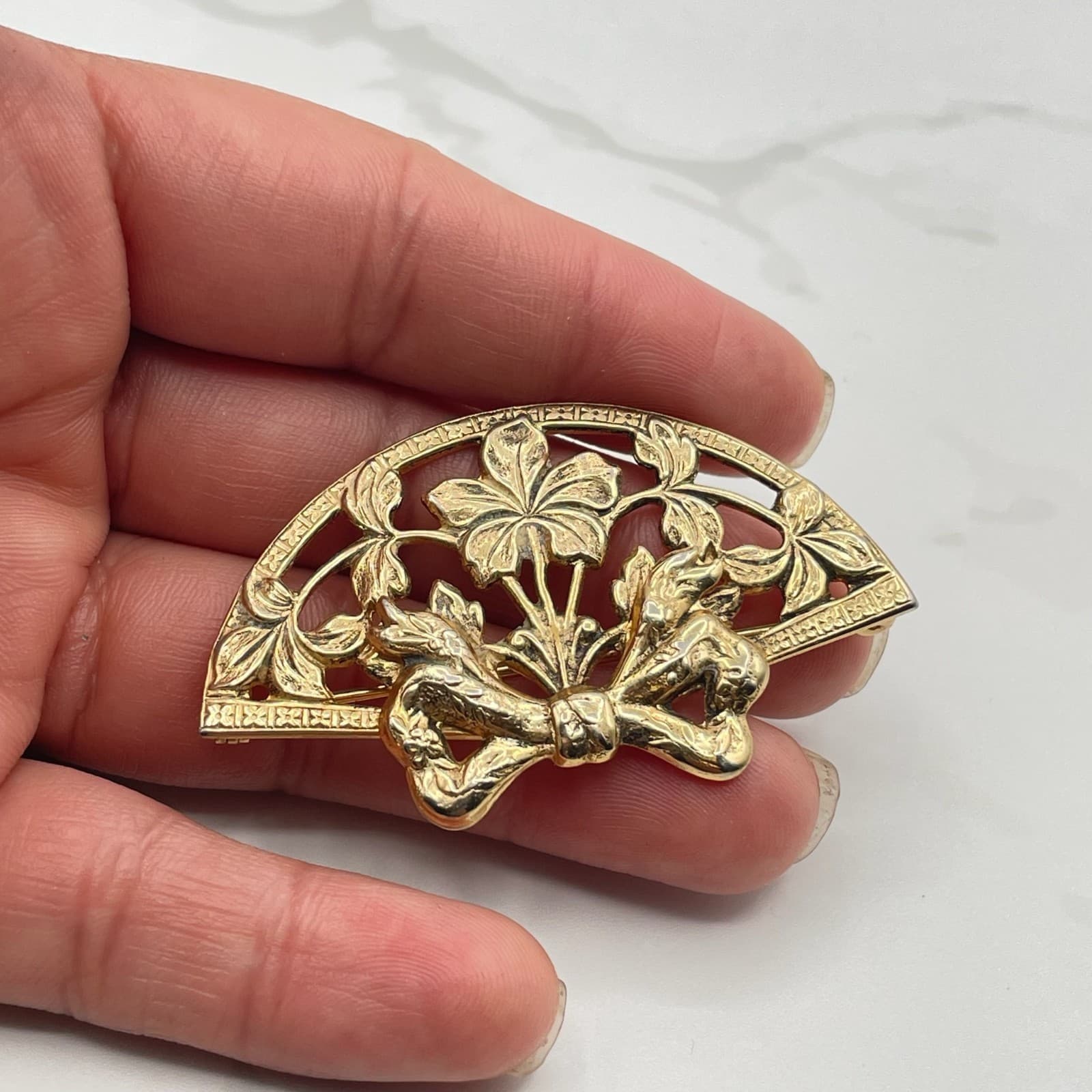 Vintage VTG Gold Tone Brooch Carved Rose Flower Filigree Leaf Pin Floral - Thumbnail 3