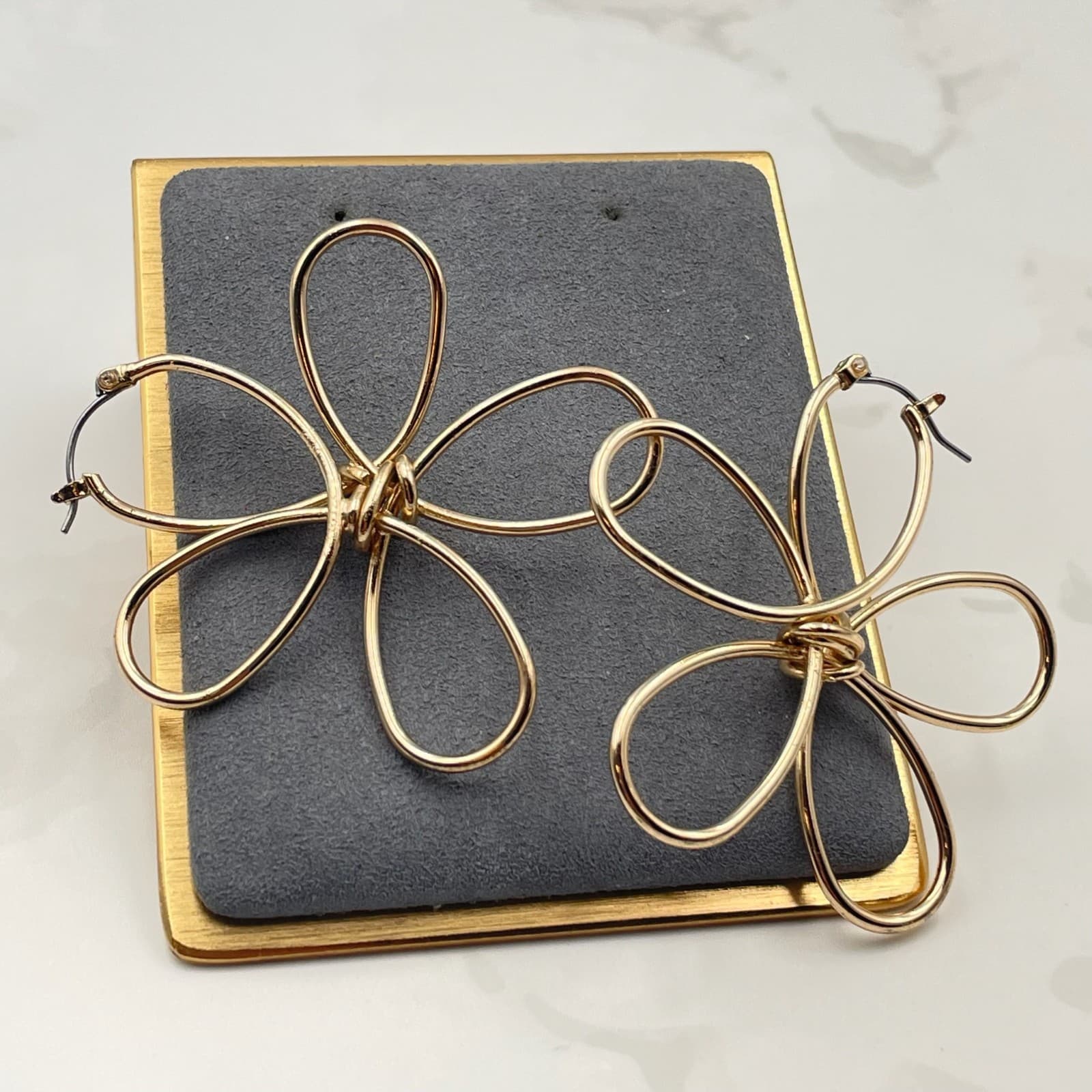 Vintage VTG Gold Tone Wire Flower Hoop Earrings Pierced Dangle Fashion Jewelry - Thumbnail 7