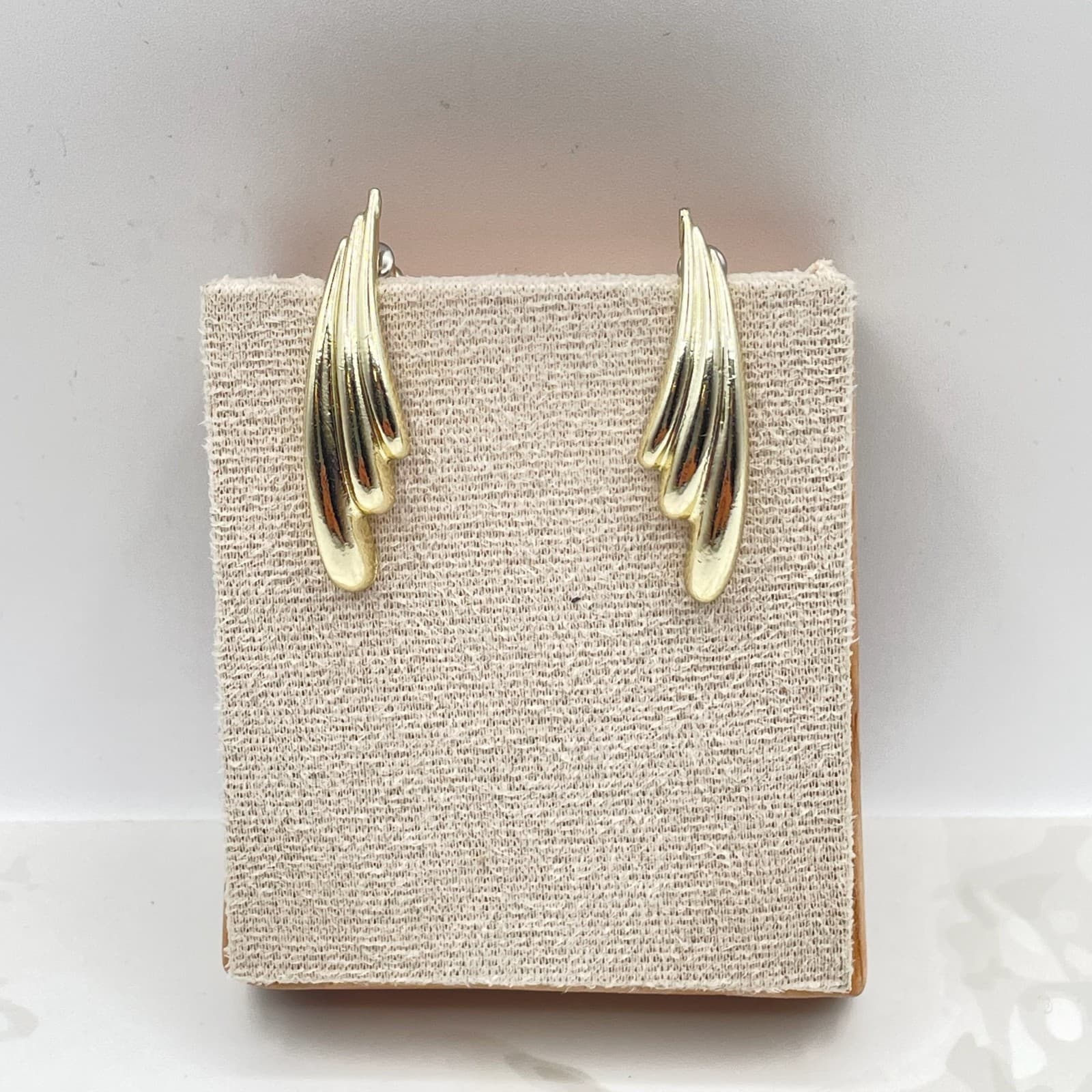 Vintage VTG Gold Tone Dangle Earrings Shiny Abstract Wing Mid-Century Modern - Thumbnail 8