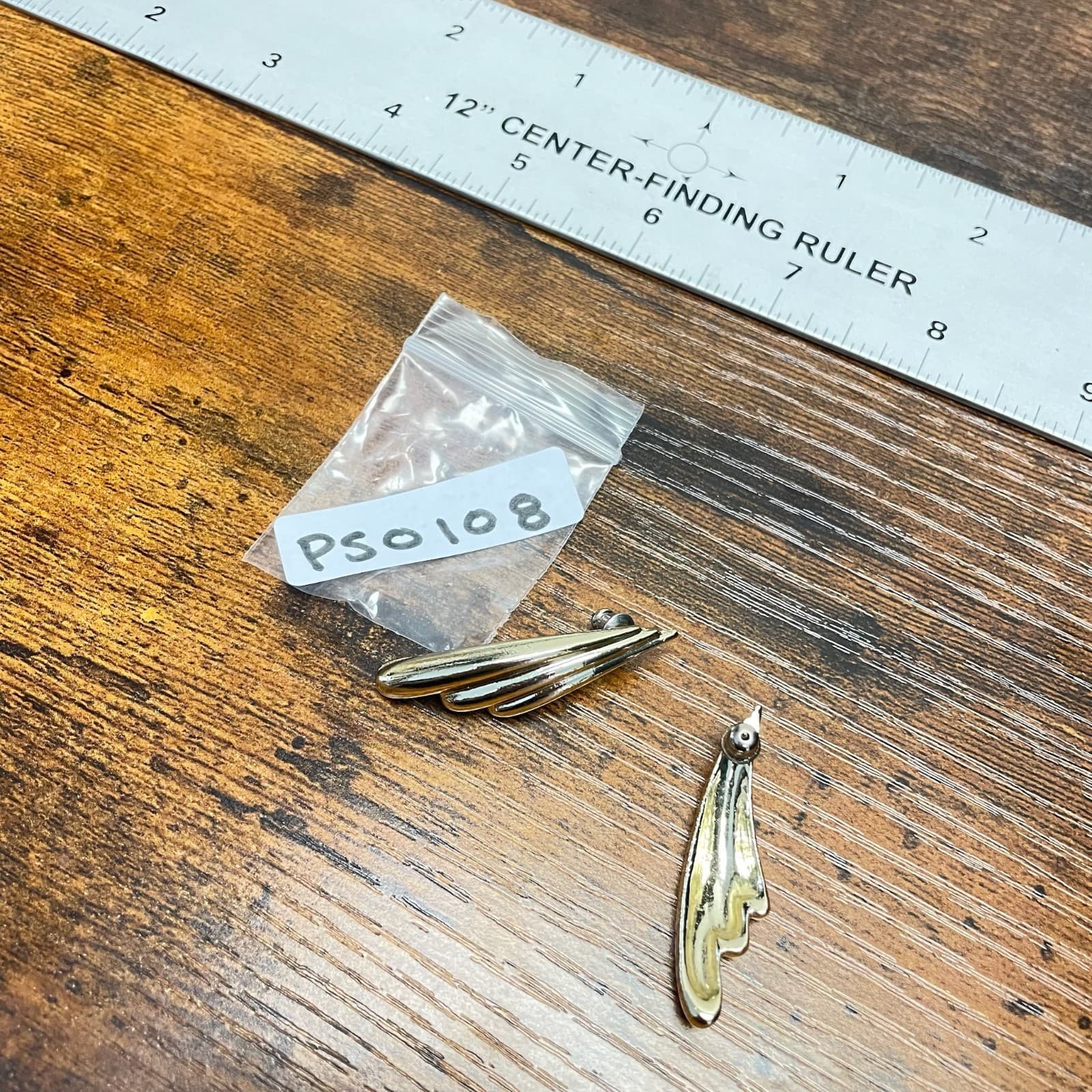 Vintage VTG Gold Tone Dangle Earrings Shiny Abstract Wing Mid-Century Modern - Thumbnail 9