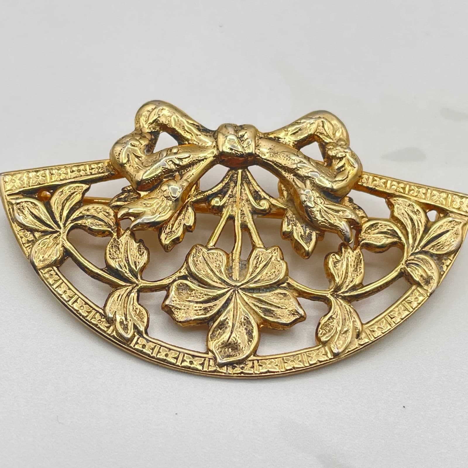 Vintage VTG Gold Tone Brooch Carved Rose Flower Filigree Leaf Pin Floral - Thumbnail 8
