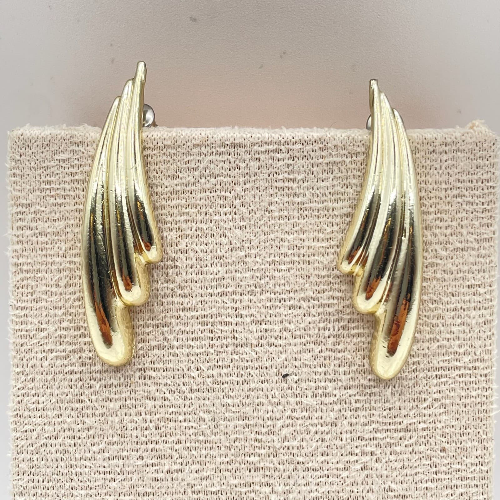 Vintage VTG Gold Tone Dangle Earrings Shiny Abstract Wing Mid-Century Modern - Thumbnail 11