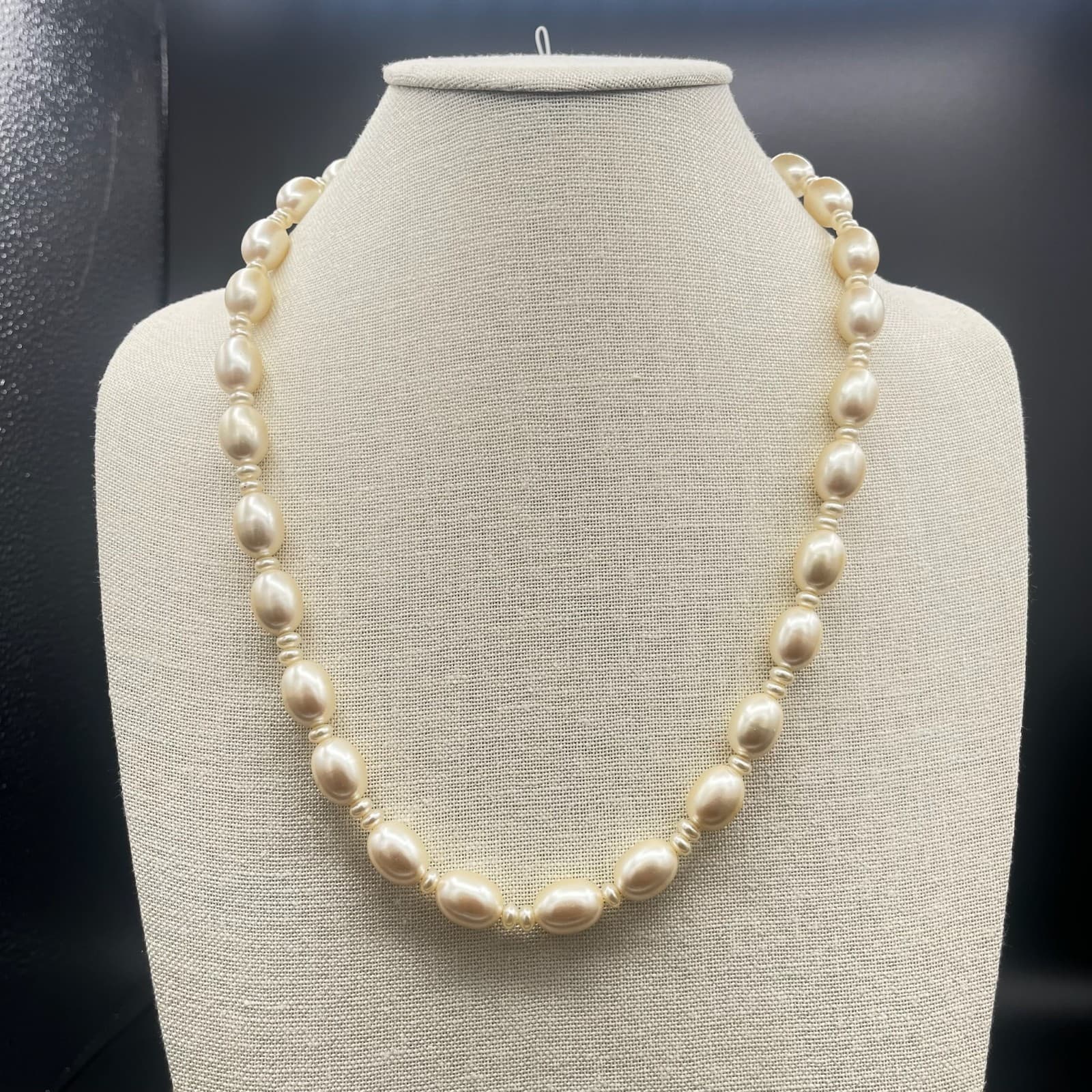 Vintage Elegant Faux Pearl Bead Necklace Classic Y2K Bridal Chic - Image 1