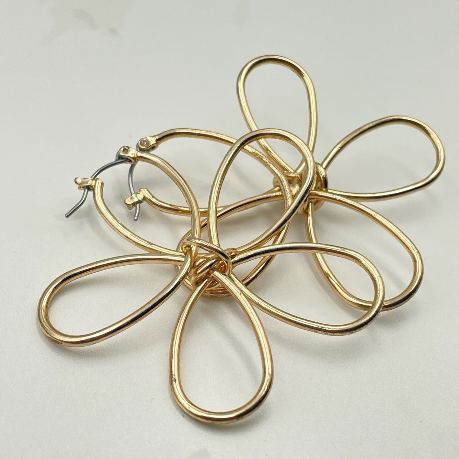 Vintage VTG Gold Tone Wire Flower Hoop Earrings Pierced Dangle Fashion Jewelry - Thumbnail 9