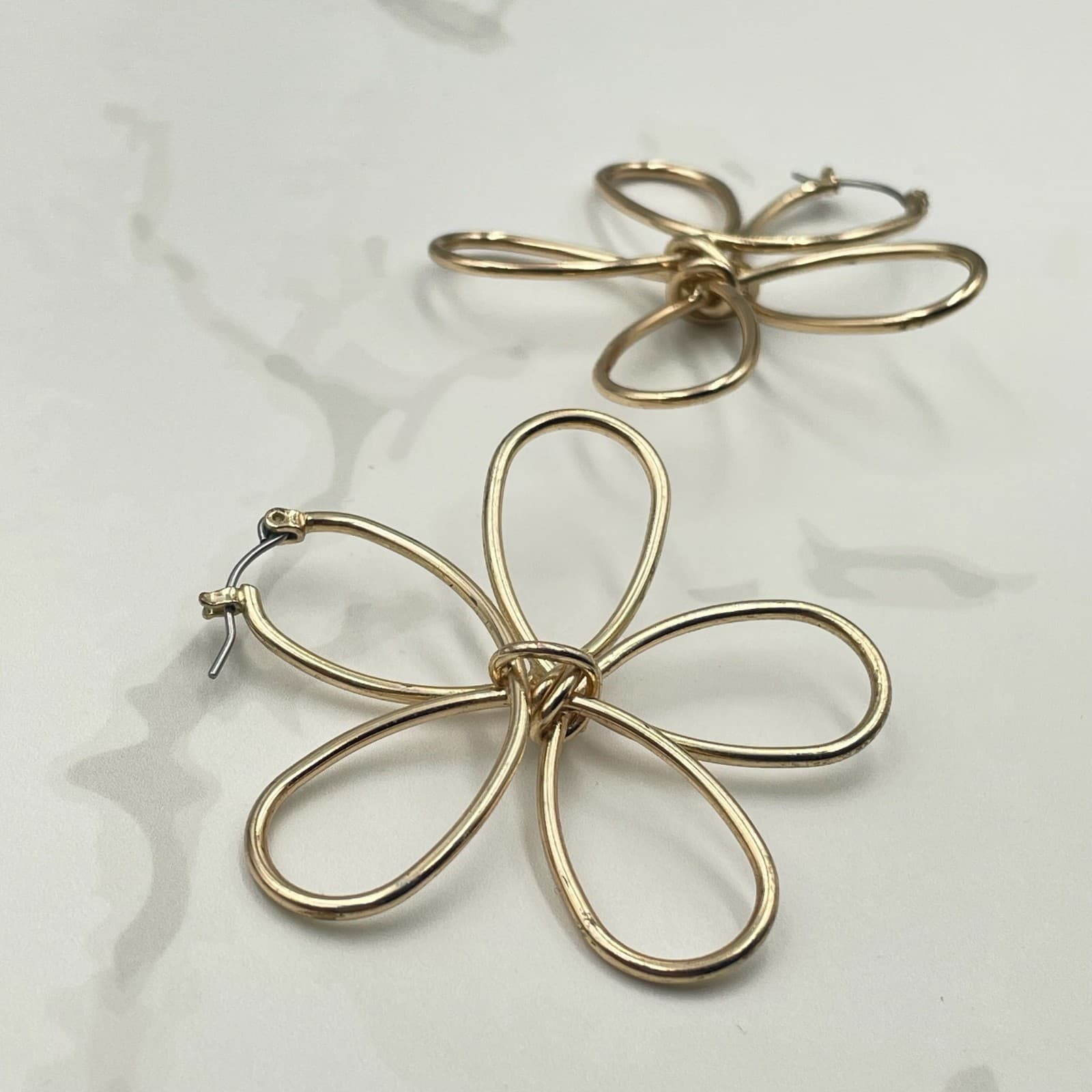 Vintage VTG Gold Tone Wire Flower Hoop Earrings Pierced Dangle Fashion Jewelry - Thumbnail 10