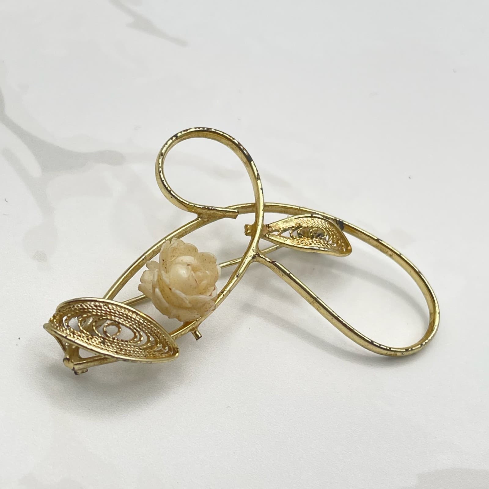 Vintage VTG Gold Tone Brooch Carved Rose Flower Filigree Leaf Pin Floral Signed - Thumbnail 4