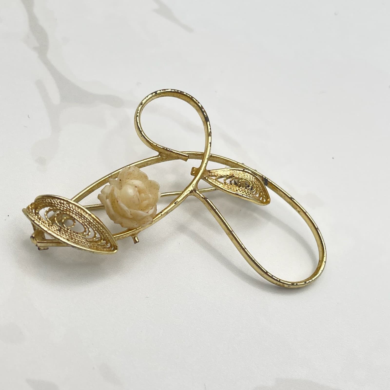 Vintage VTG Gold Tone Brooch Carved Rose Flower Filigree Leaf Pin Floral Signed - Thumbnail 5