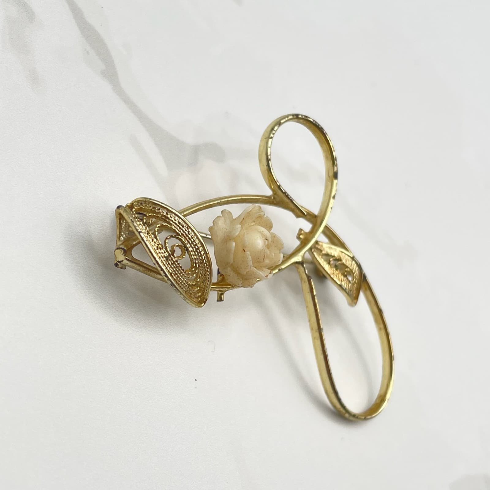 Vintage VTG Gold Tone Brooch Carved Rose Flower Filigree Leaf Pin Floral Signed - Thumbnail 7