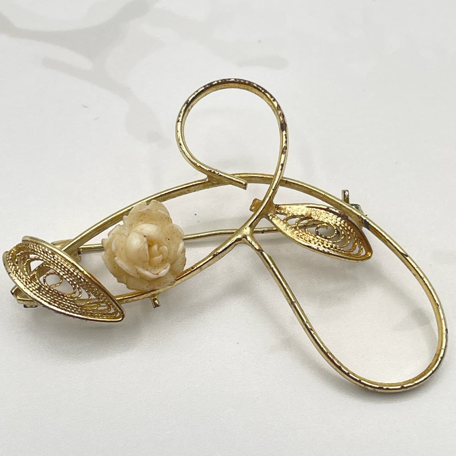 Vintage VTG Gold Tone Brooch Carved Rose Flower Filigree Leaf Pin Floral Signed - Thumbnail 10