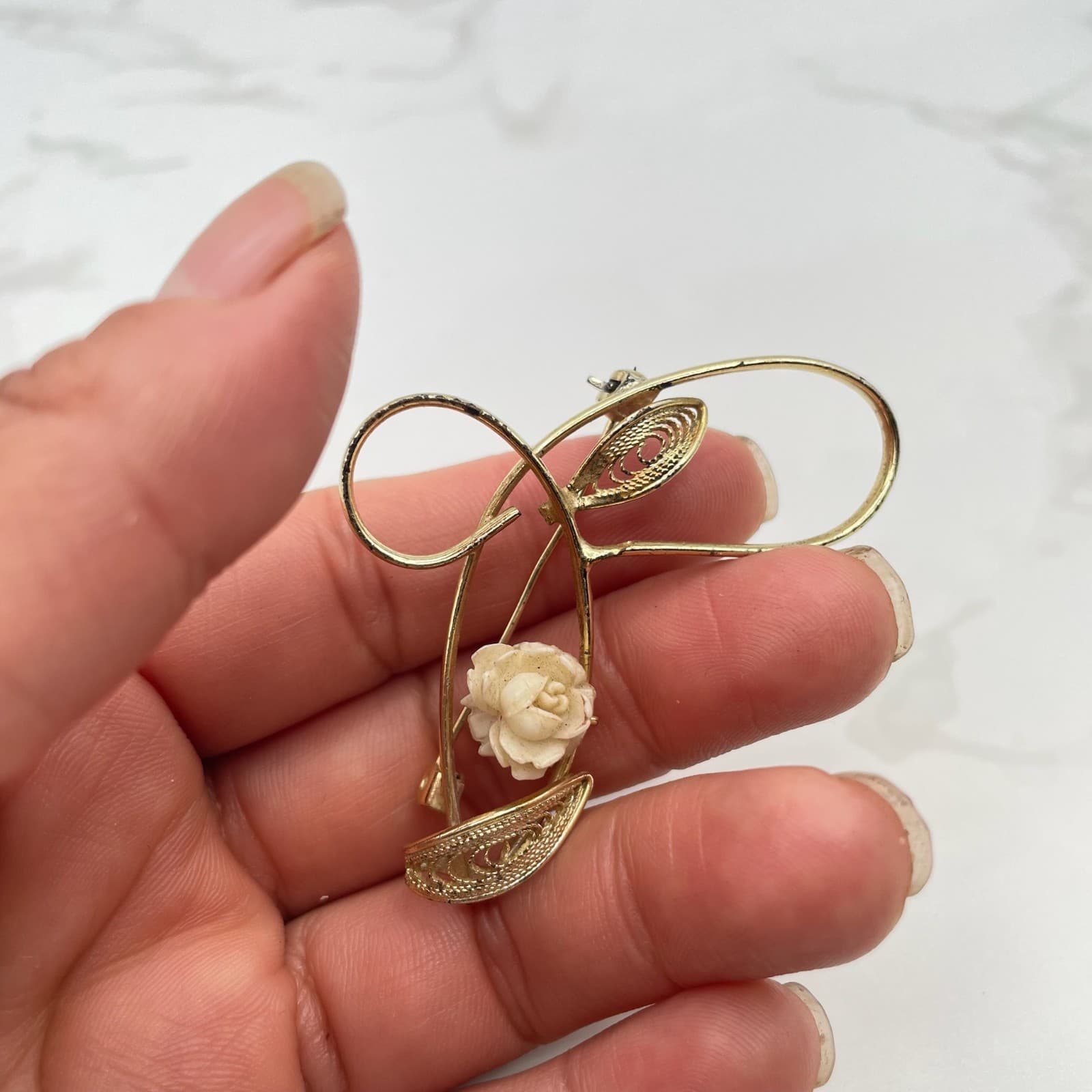 Vintage VTG Gold Tone Brooch Carved Rose Flower Filigree Leaf Pin Floral Signed - Thumbnail 12