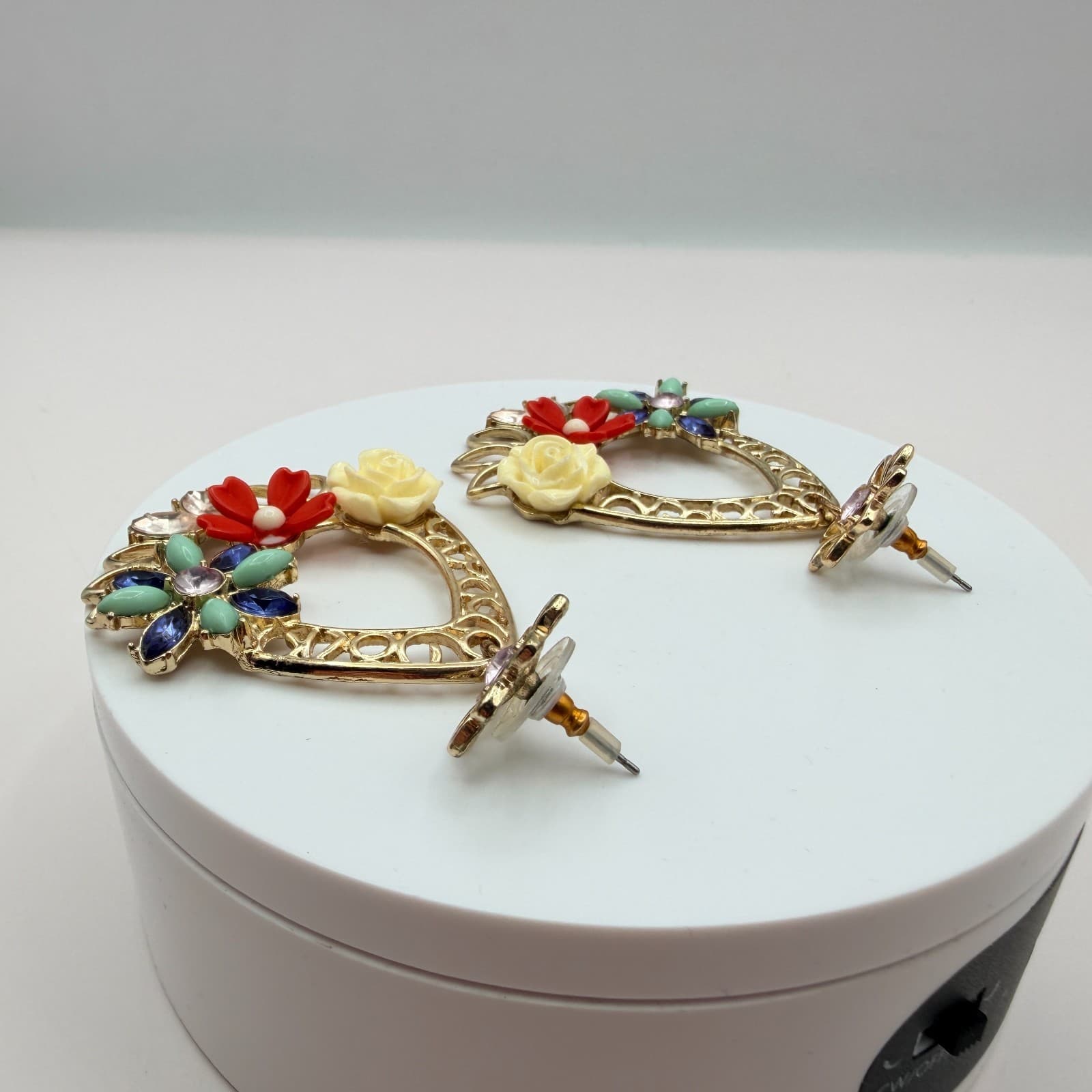 Vintage 90s Gold Tone Floral Drop Earrings Glass Resin Rose Fashion Jewelry - Thumbnail 7