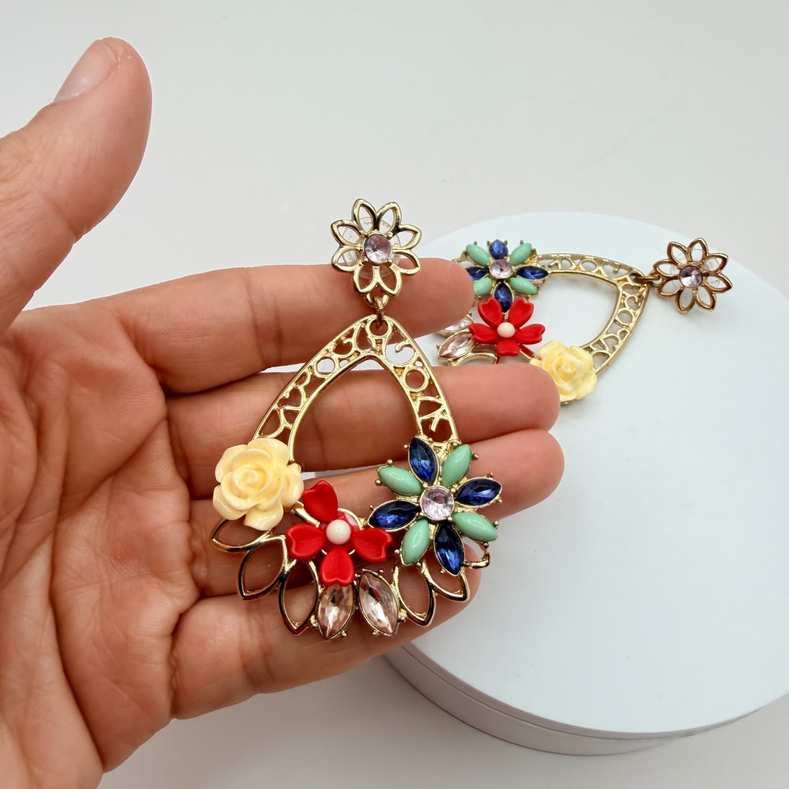 Vintage 90s Gold Tone Floral Drop Earrings Glass Resin Rose Fashion Jewelry - Thumbnail 9