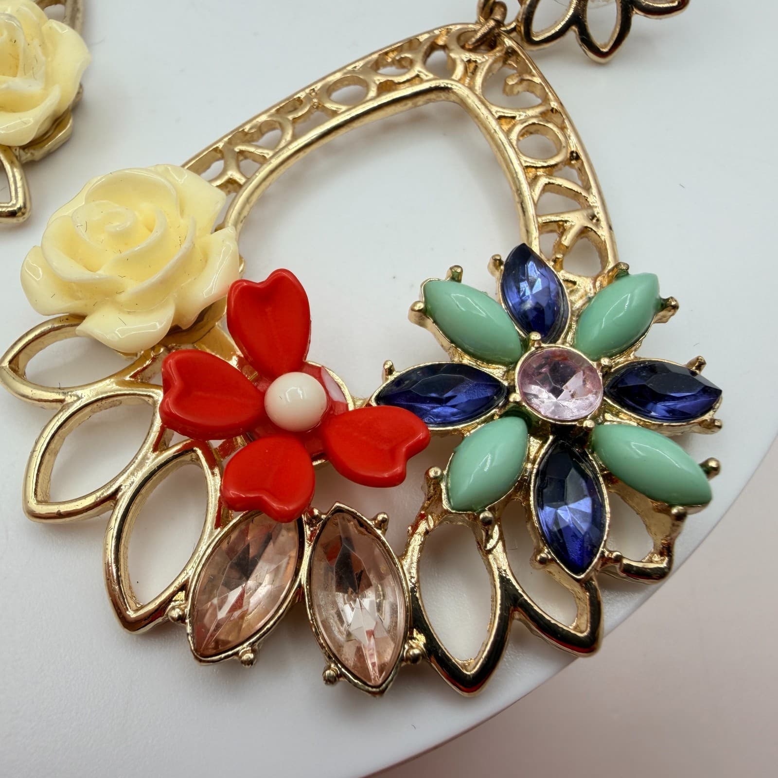 Vintage 90s Gold Tone Floral Drop Earrings Glass Resin Rose Fashion Jewelry - Thumbnail 5