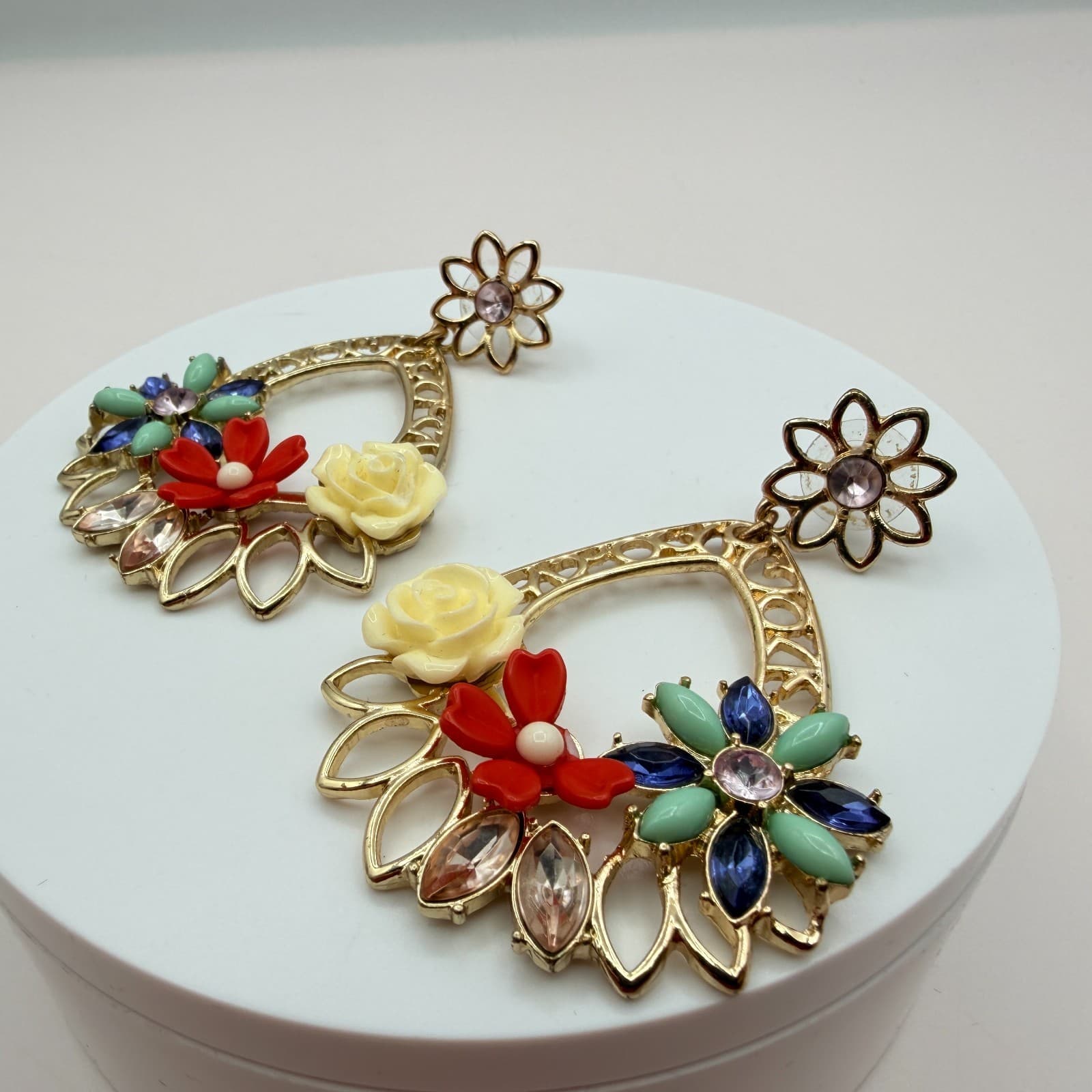 Vintage 90s Gold Tone Floral Drop Earrings Glass Resin Rose Fashion Jewelry - Thumbnail 4