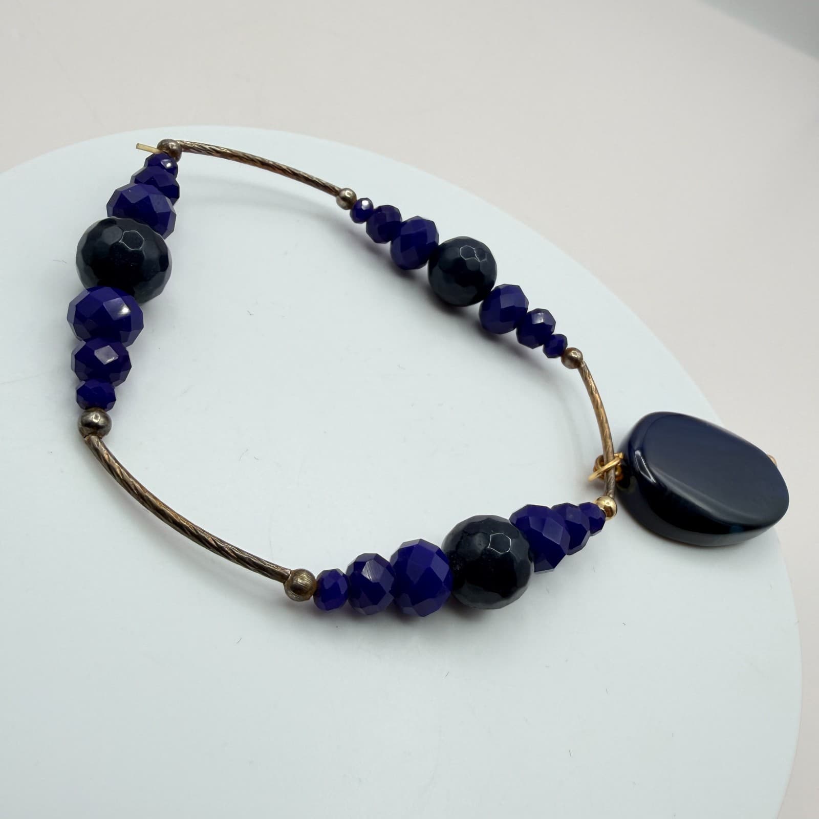 Vintage 90s Cobalt Blue Glass Bead Bangle Bracelet Gold Tone Agate Charm Jewelry - Thumbnail 5