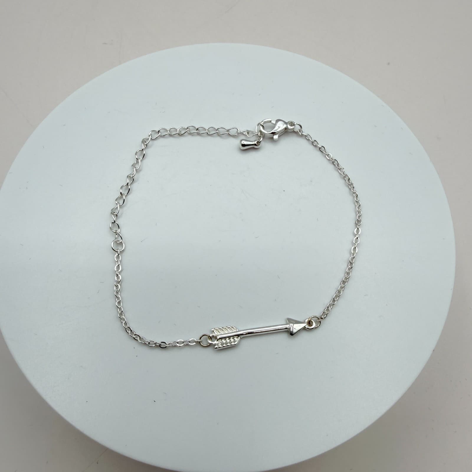 Vintage 90s Silver Tone Arrow Charm Bracelet Minimalist Women's Classic Jewelry - Image 1