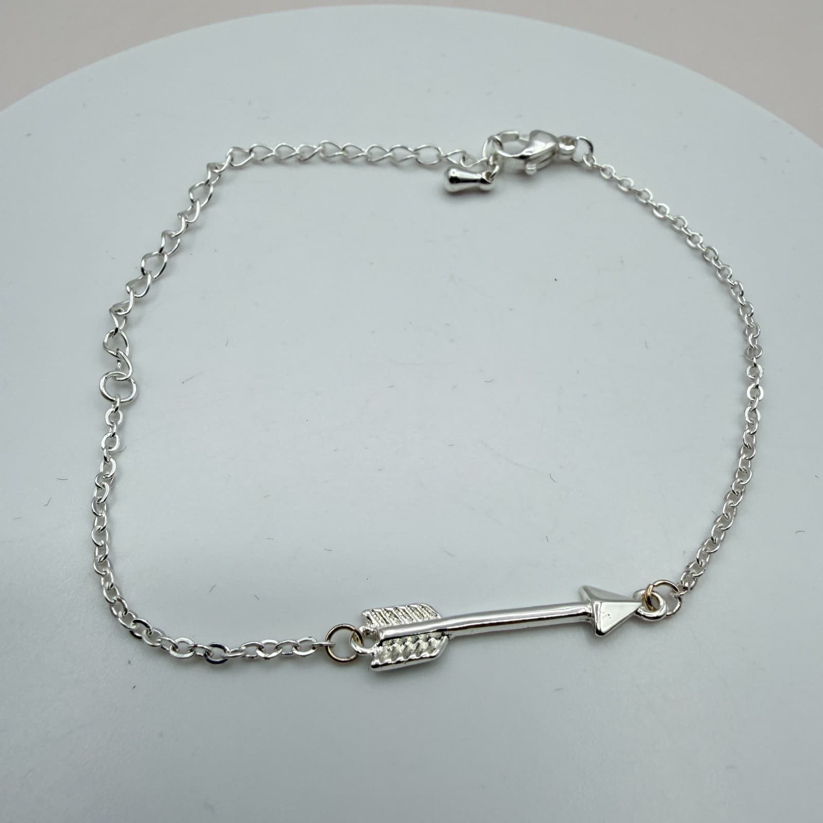 Vintage 90s Silver Tone Arrow Charm Bracelet Minimalist Women's Classic Jewelry - Thumbnail 3