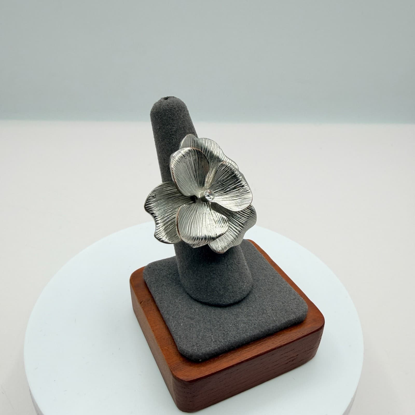 Vintage 90s Silver Tone Floral Ring Statement Clear Rhinestone Women's Jewelry - Thumbnail 3