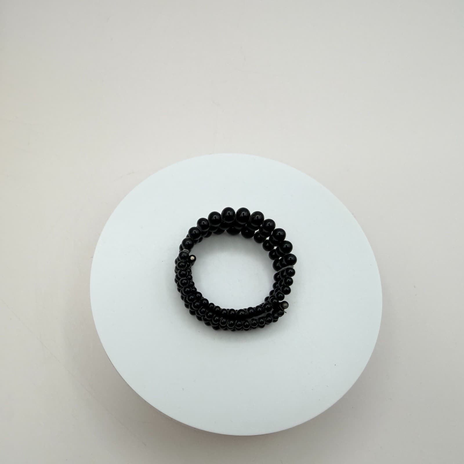 Vintage 90s Black Beaded Memory Wire Wrap Bracelet Women's Classic Jewelry - Thumbnail 8