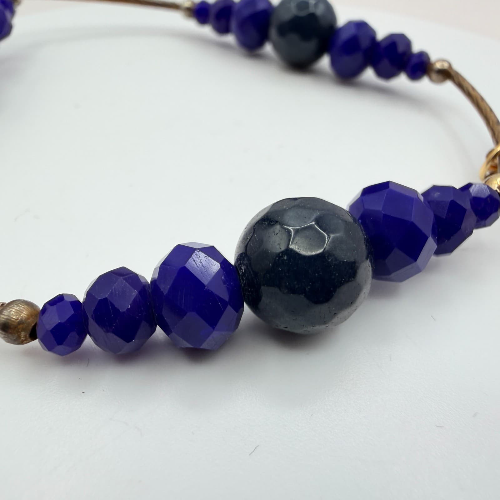 Vintage 90s Cobalt Blue Glass Bead Bangle Bracelet Gold Tone Agate Charm Jewelry - Thumbnail 6