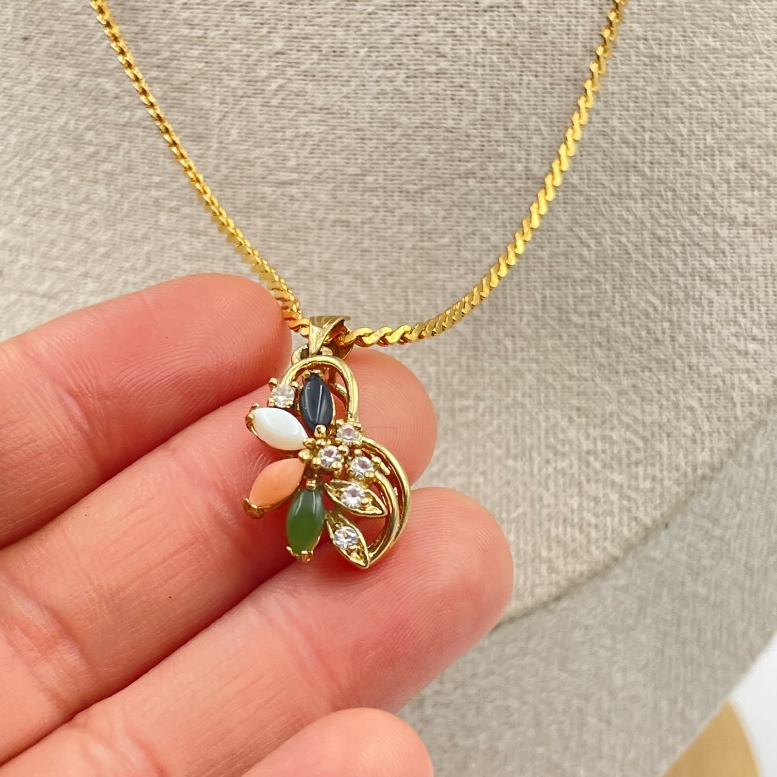 Vintage Multi Stone Pendant Necklace Gold Tone Jade Coral MOP Chain Floral - Thumbnail 5