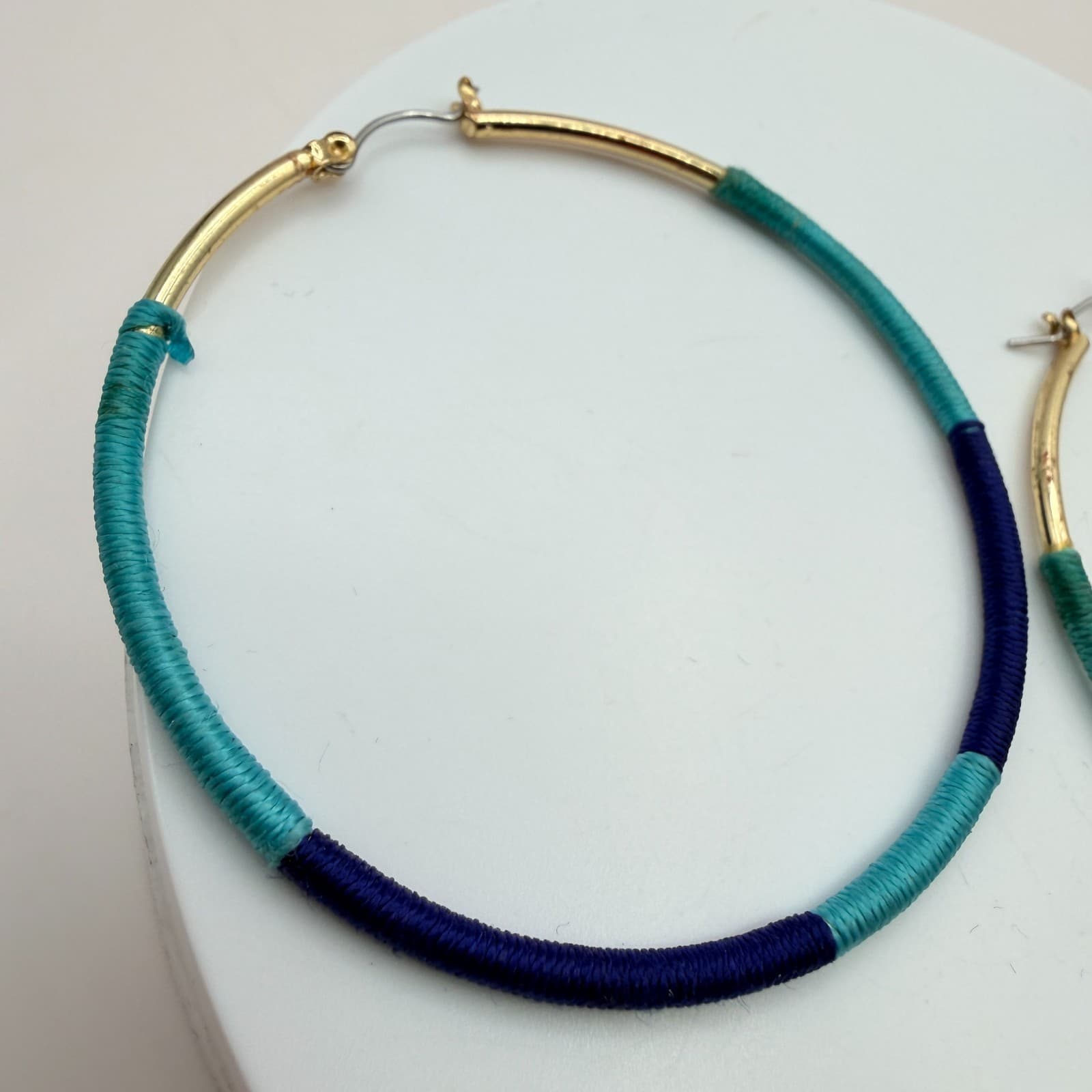 Vintage 90s Large Hoop Earrings Gold Tone Teal Blue Thread Wrapped Boho Fashion - Thumbnail 4