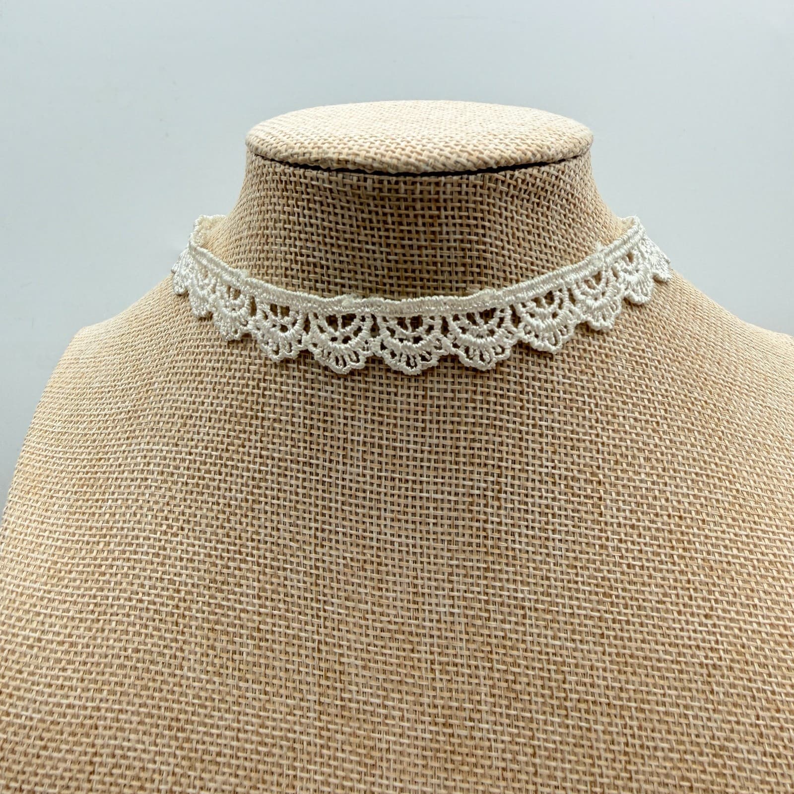 VTG Y2K Silver Tone Cream Lace Crochet Choker Necklace Women's Fashion Jewelry - Thumbnail 6