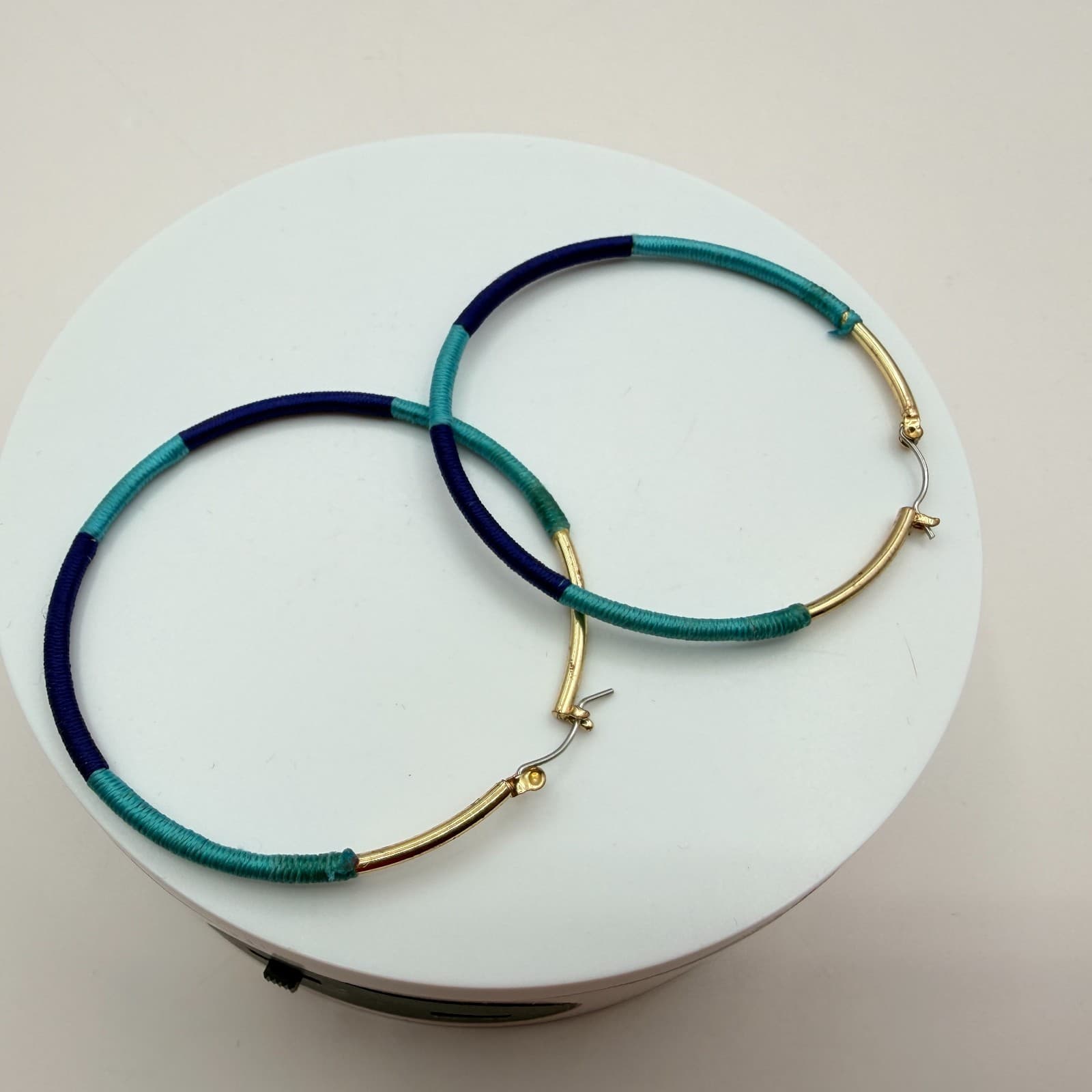 Vintage 90s Large Hoop Earrings Gold Tone Teal Blue Thread Wrapped Boho Fashion - Thumbnail 7