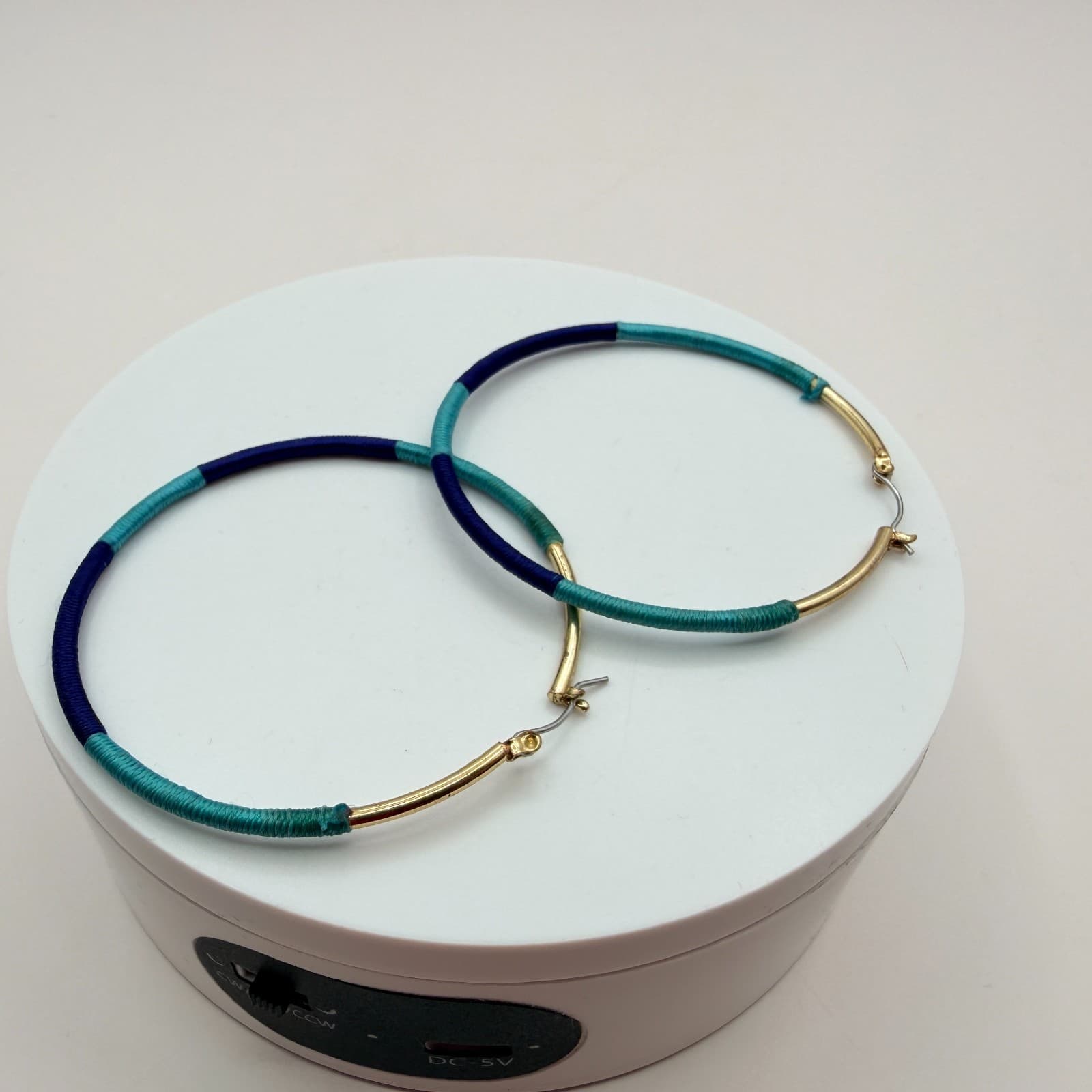 Vintage 90s Large Hoop Earrings Gold Tone Teal Blue Thread Wrapped Boho Fashion - Thumbnail 6