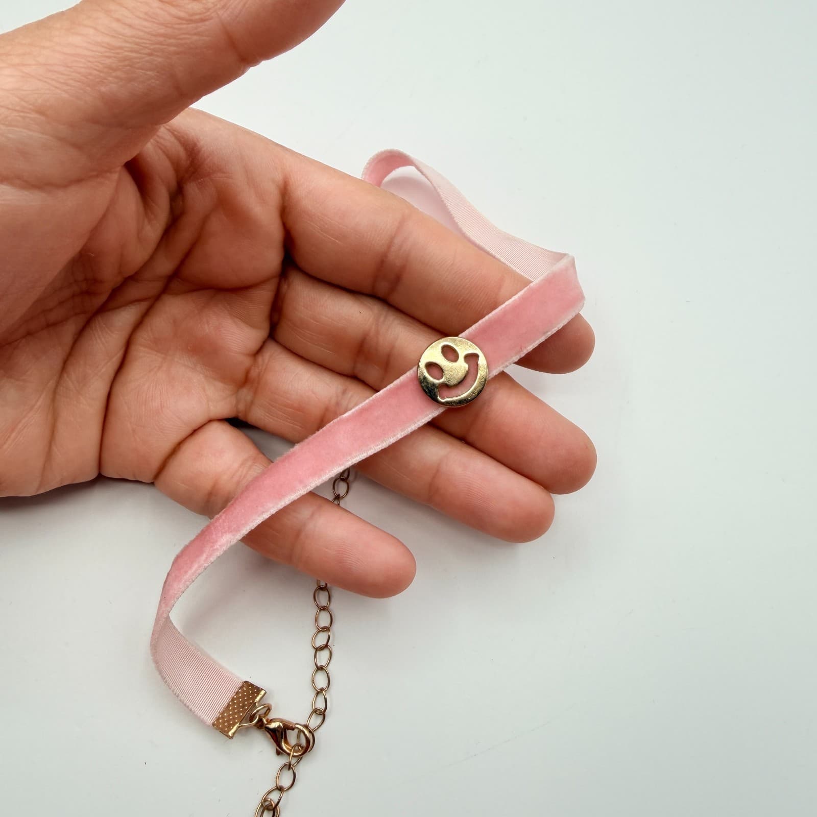 VTG Y2K Gold Tone Smiley Face Charm Pink Velvet Choker Necklace Fashion Jewelry - Thumbnail 9